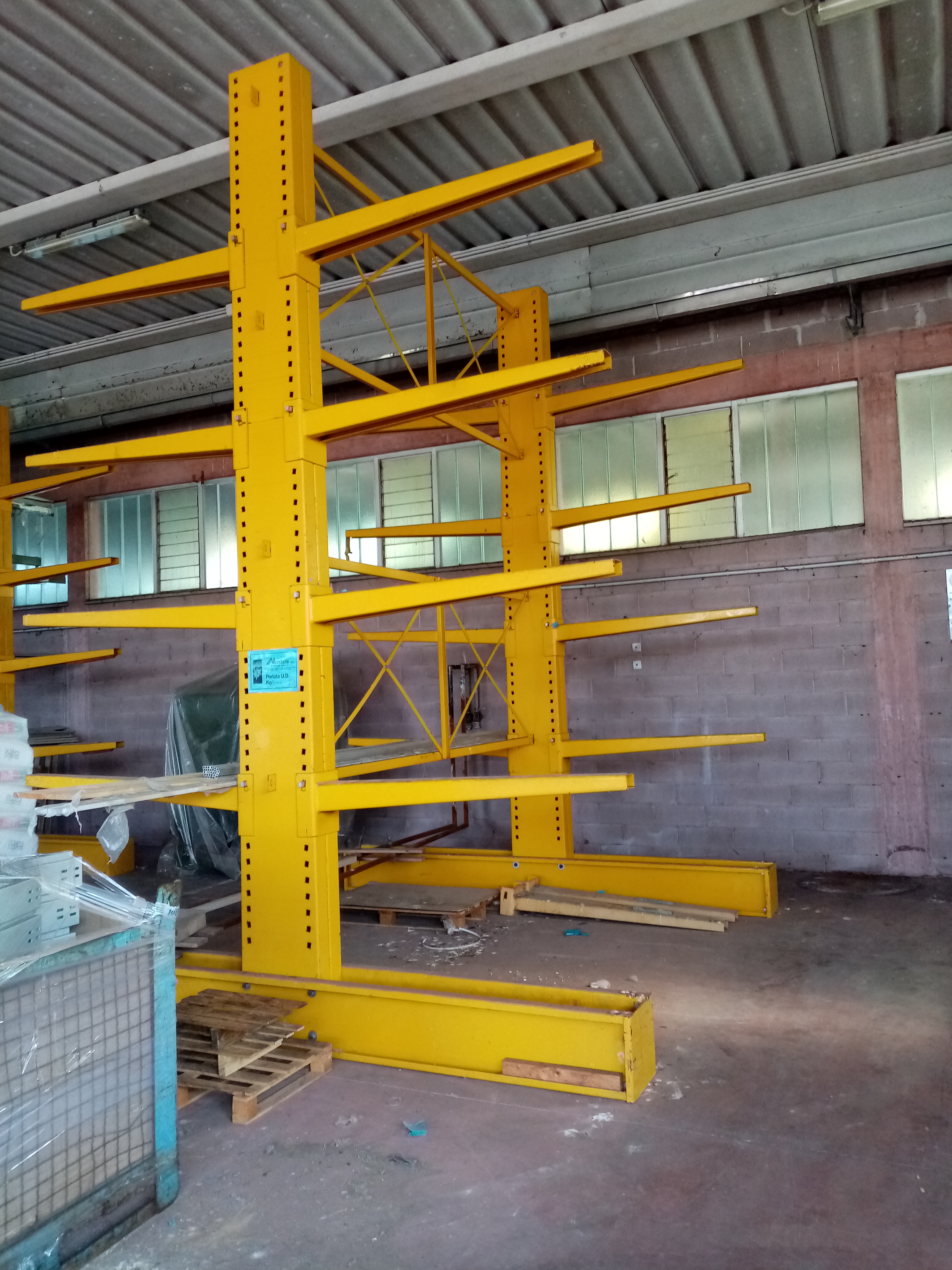 scaffalature in ottime condizioni in vendita - foto 2