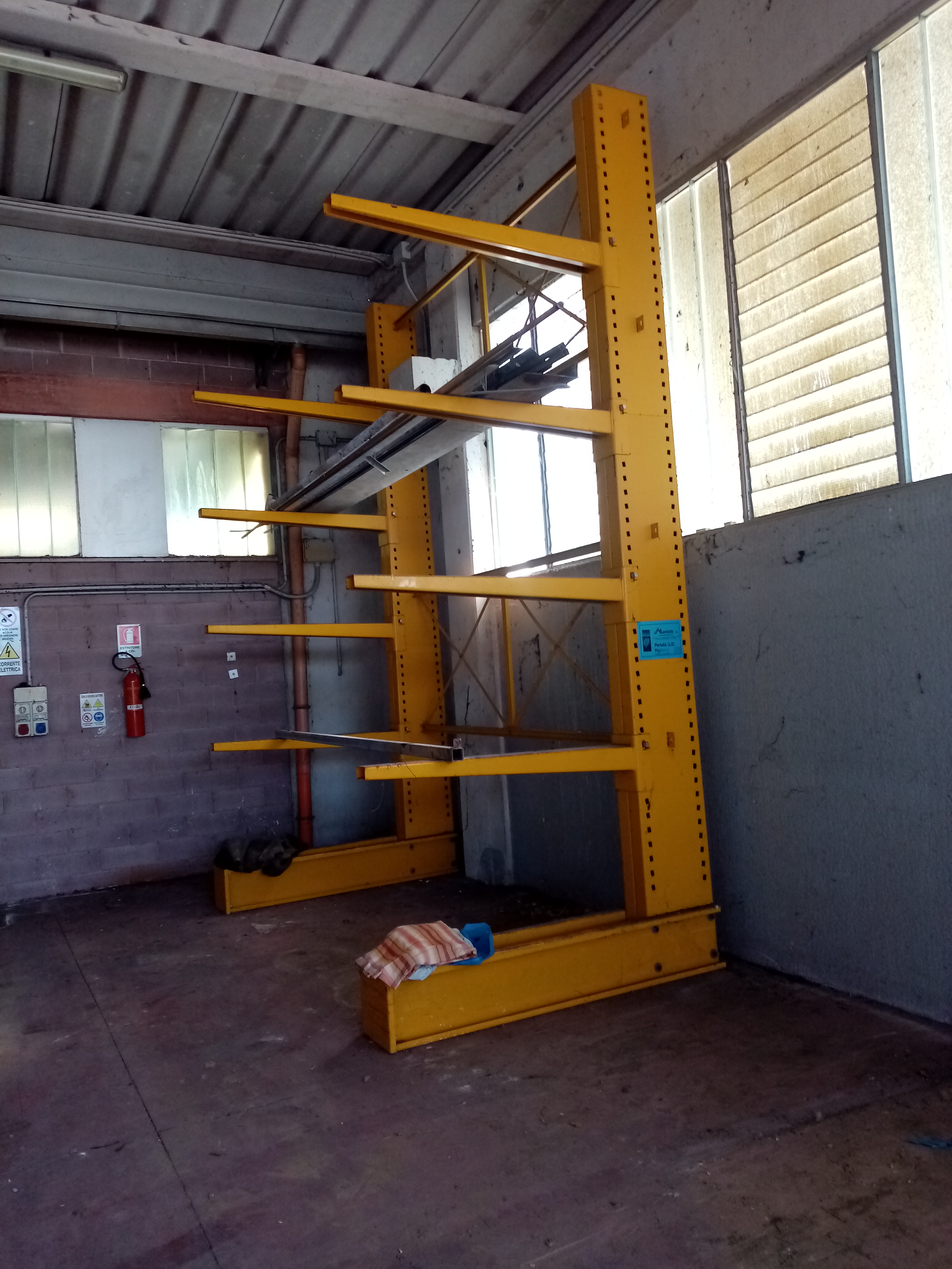 scaffalature in ottime condizioni in vendita - foto 1