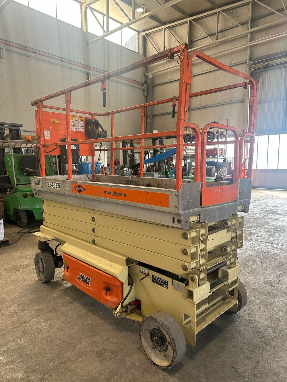 Piattaforma verticale a forbice JLG Modello 3246 ES in vendita - foto 5