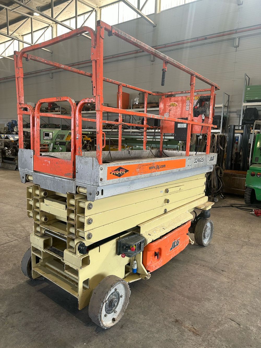 Piattaforma verticale a forbice JLG Modello 3246 ES in vendita - foto 3