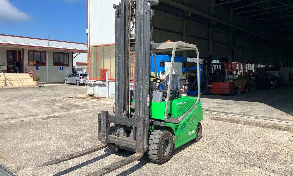 Carrelli elevatori in vendita