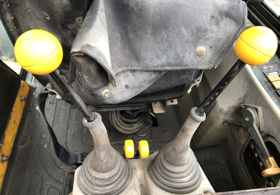 Mini terna JCB 1CX (2002) – 3.300 ore in vendita - foto 2