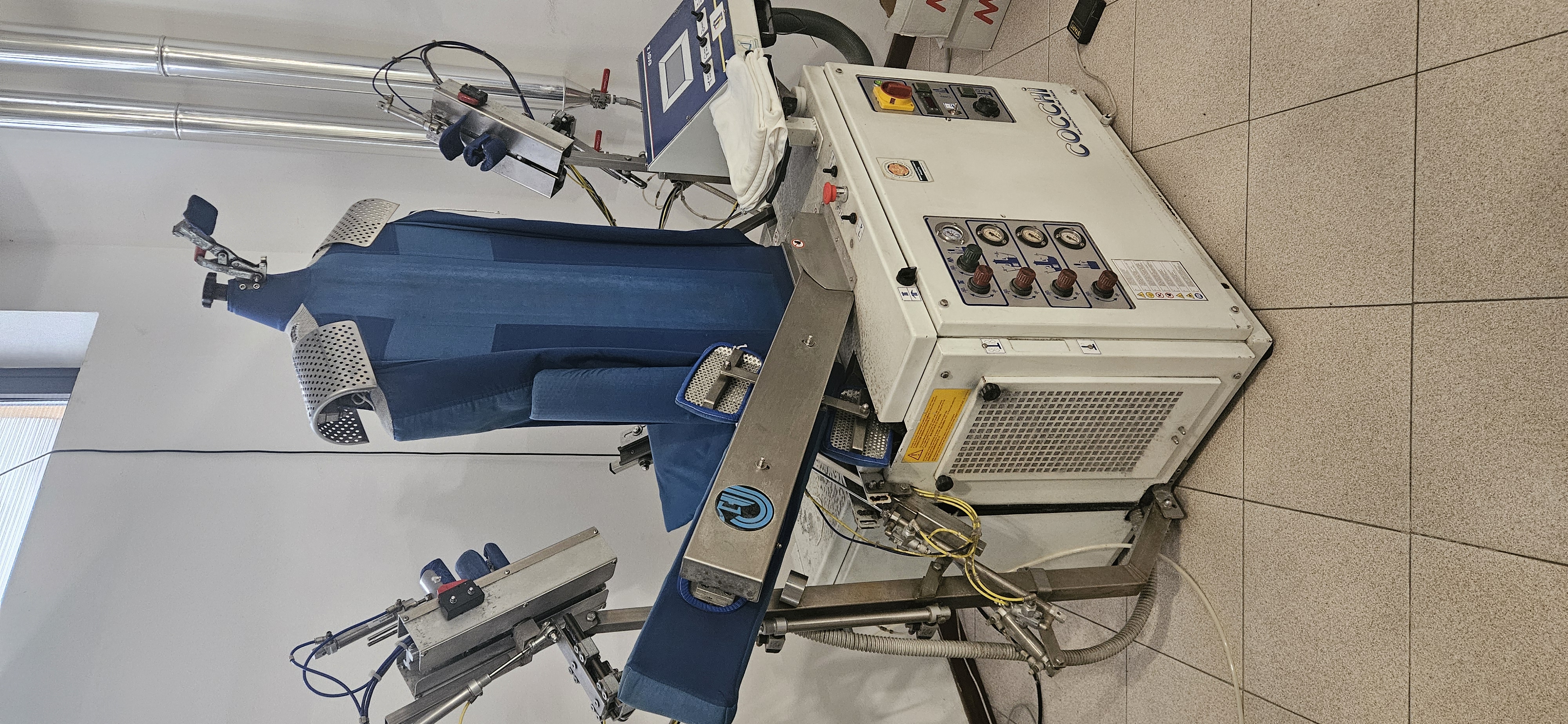 Omino StiraCamicie  in vendita - foto 1