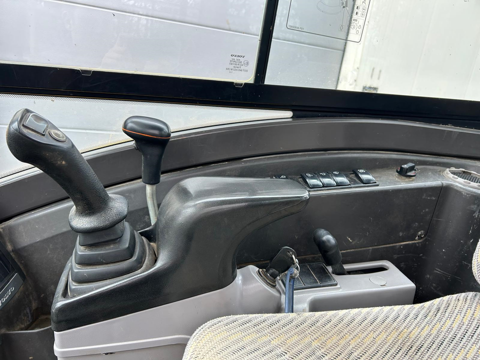Miniescavatore Volvo EC27C del 2015  in vendita - foto 4