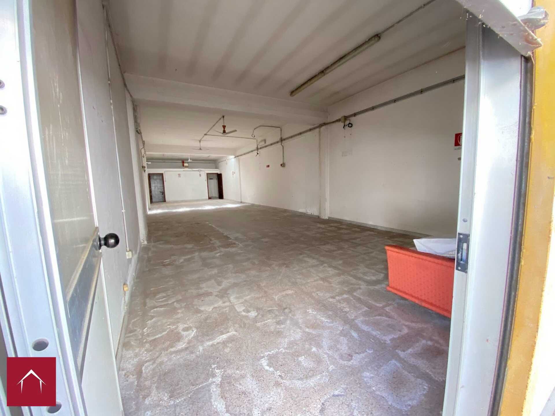 Depositi/Magazzini 108 mq con accesso carrabile  in vendita - foto 2