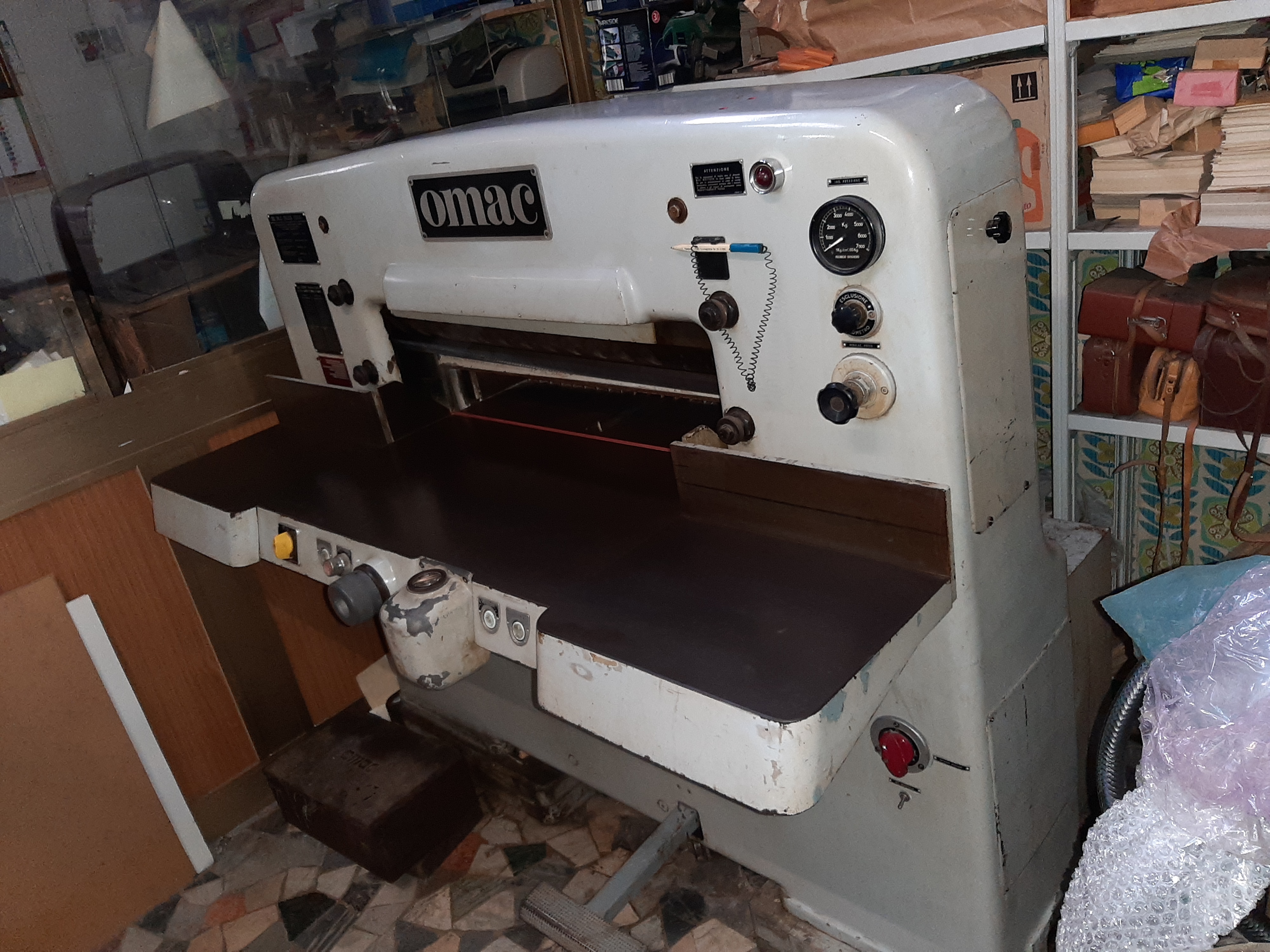 Tagliacarte da tipografia OMAC 76 – Taglierina luce 76 in vendita - foto 4