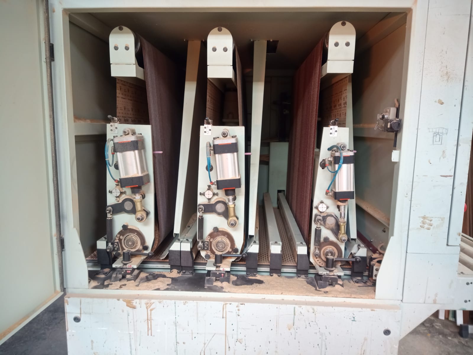 Calibratrice SBF 3W-586 da 1100mm con 3 nastri usata in vendita - foto 9