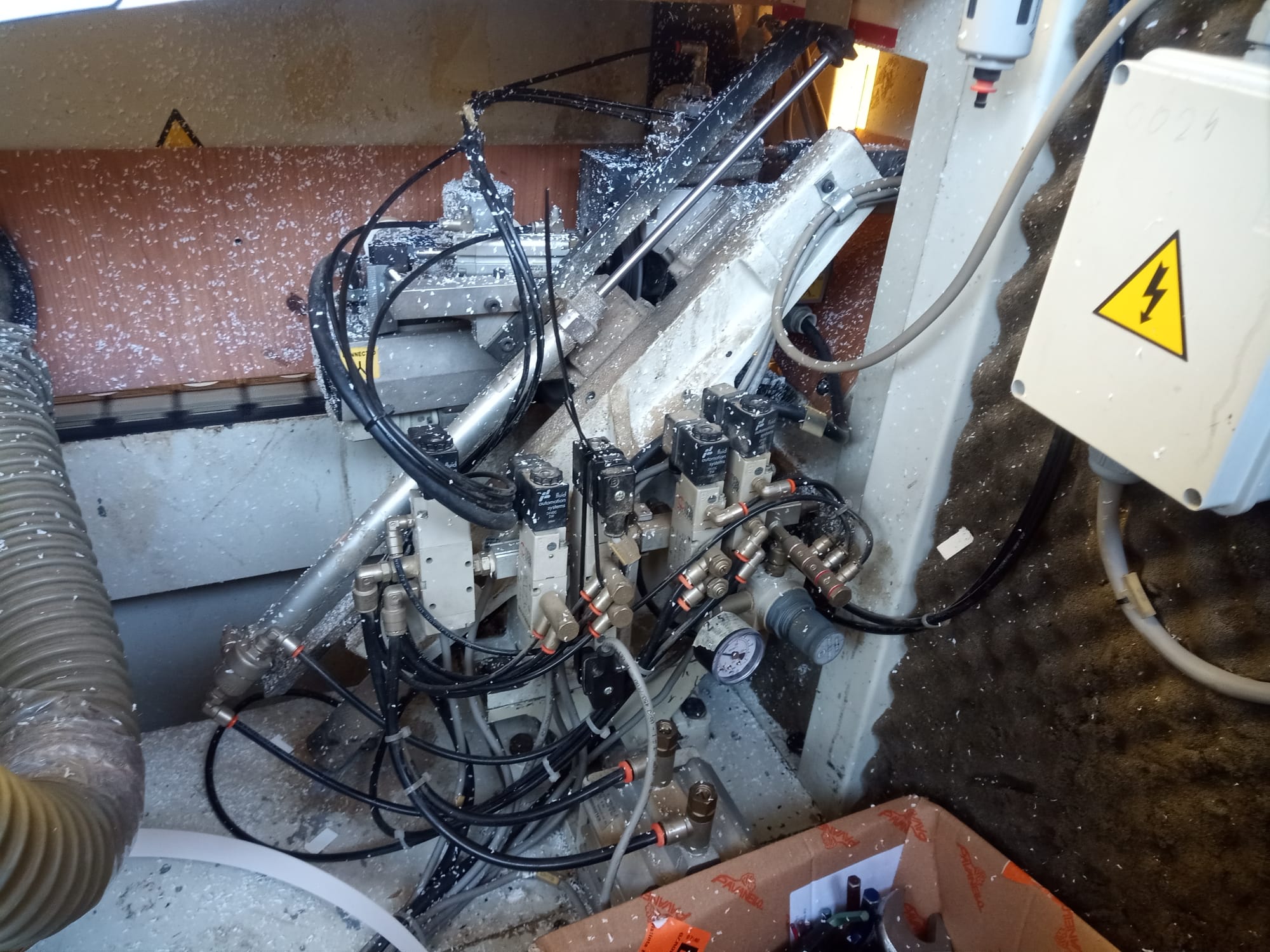 Bordatrice IDM ACTIVA GP-R2 usata in vendita - foto 9