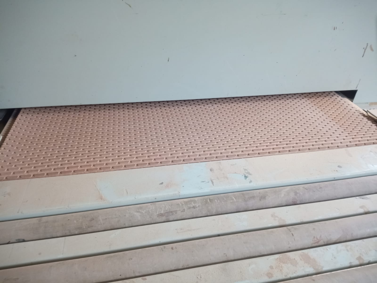 Calibratrice SBF 3W-586 da 1100mm con 3 nastri usata in vendita - foto 4