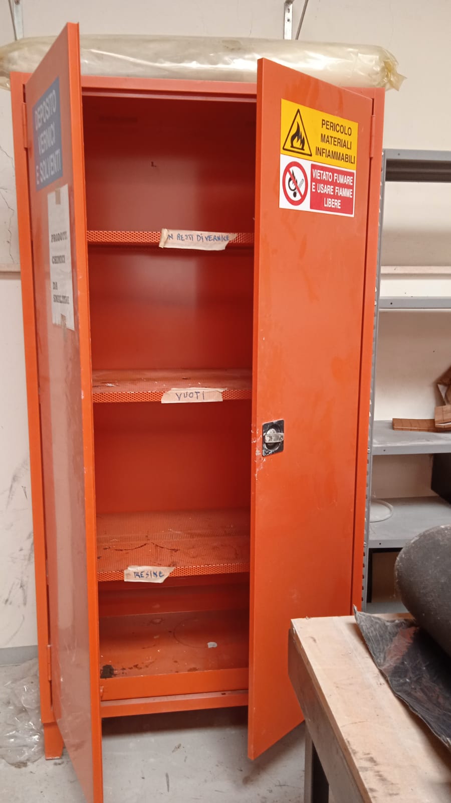 3 ARMADI PER PRODOTTI INFIAMMABILI E COMBURENTI - USATI in vendita - foto 1