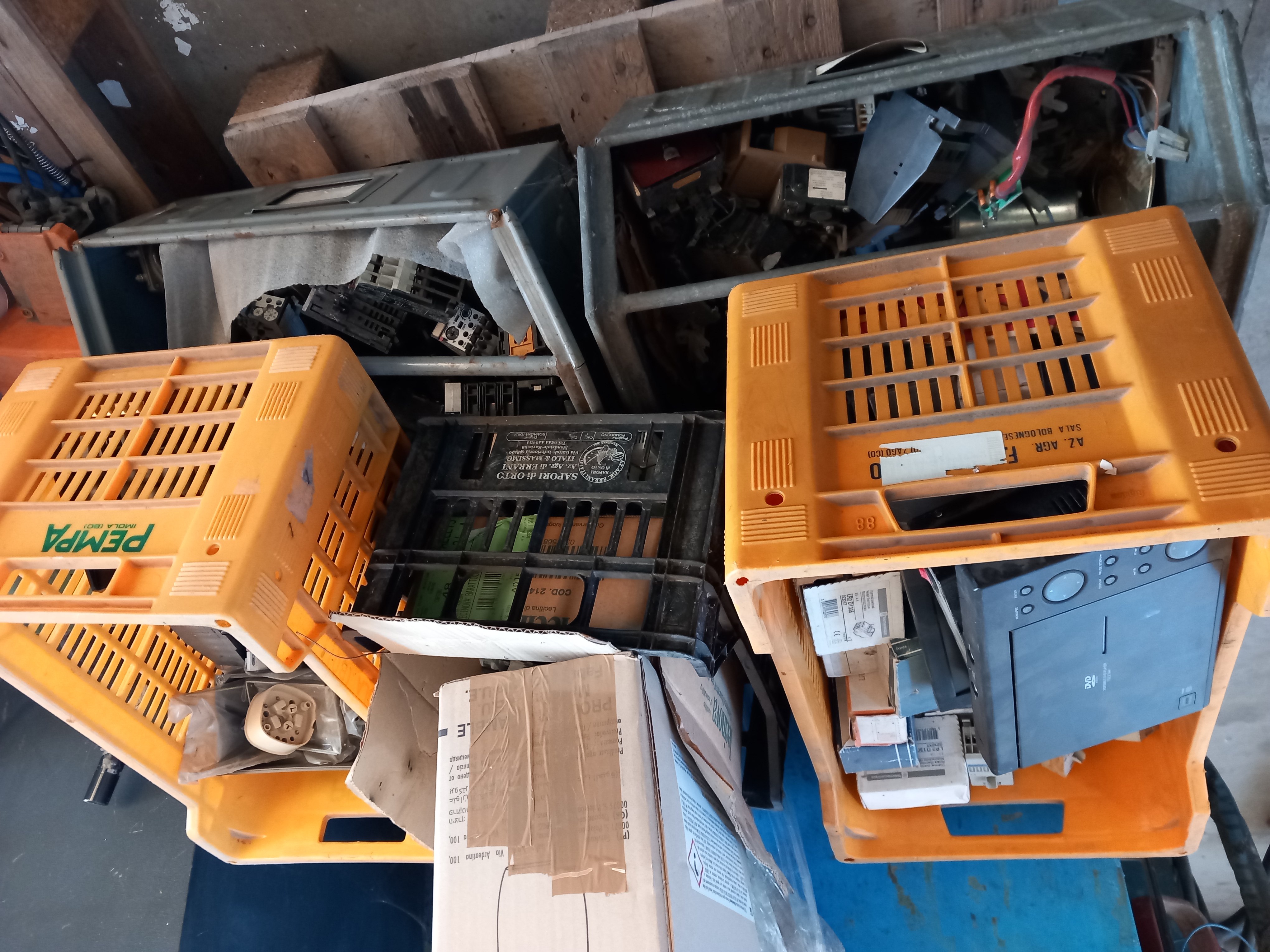 Materiale elettrico in vendita - foto 2