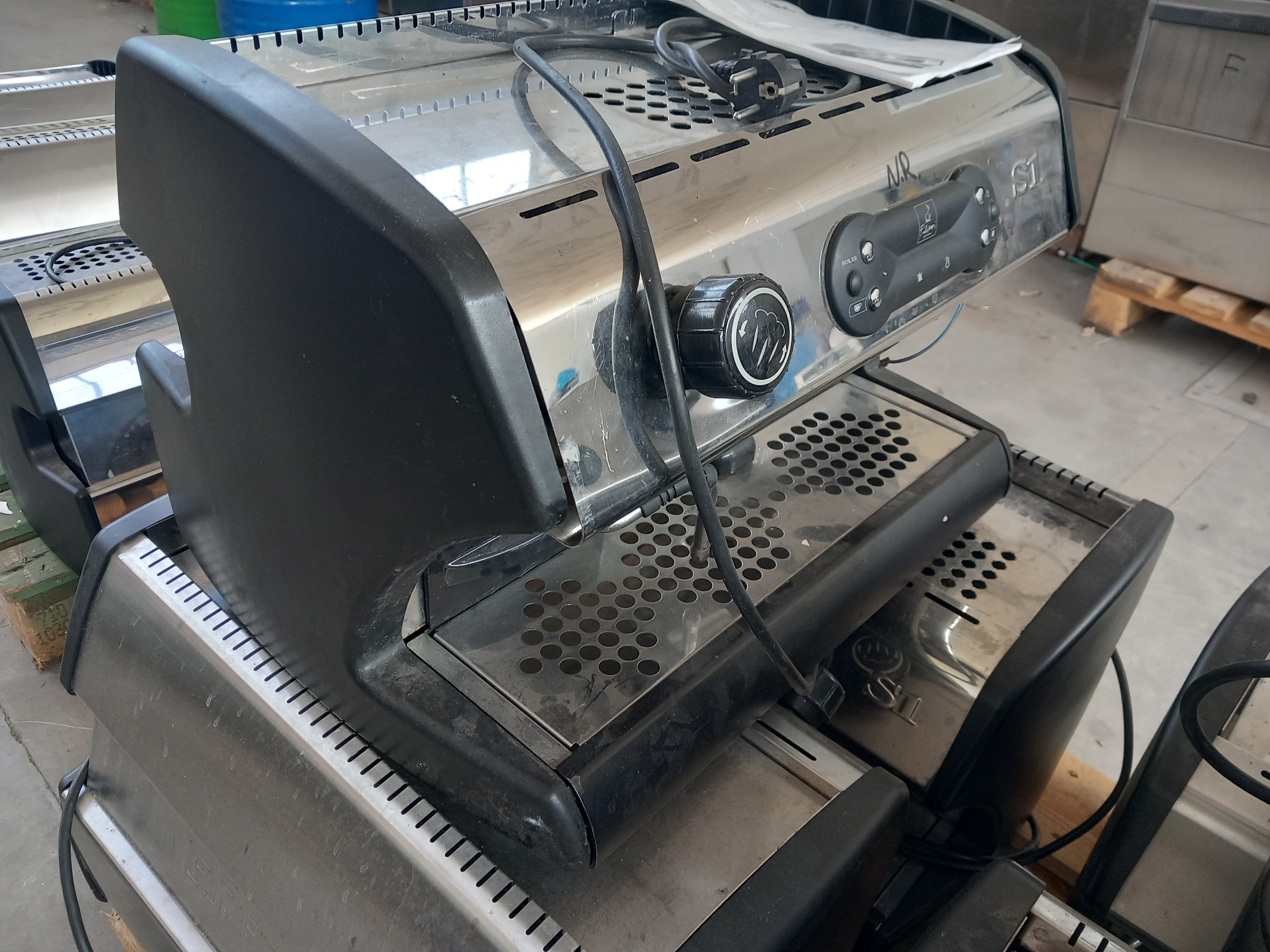 Stock Macchine caffè due gruppi in vendita - foto 2