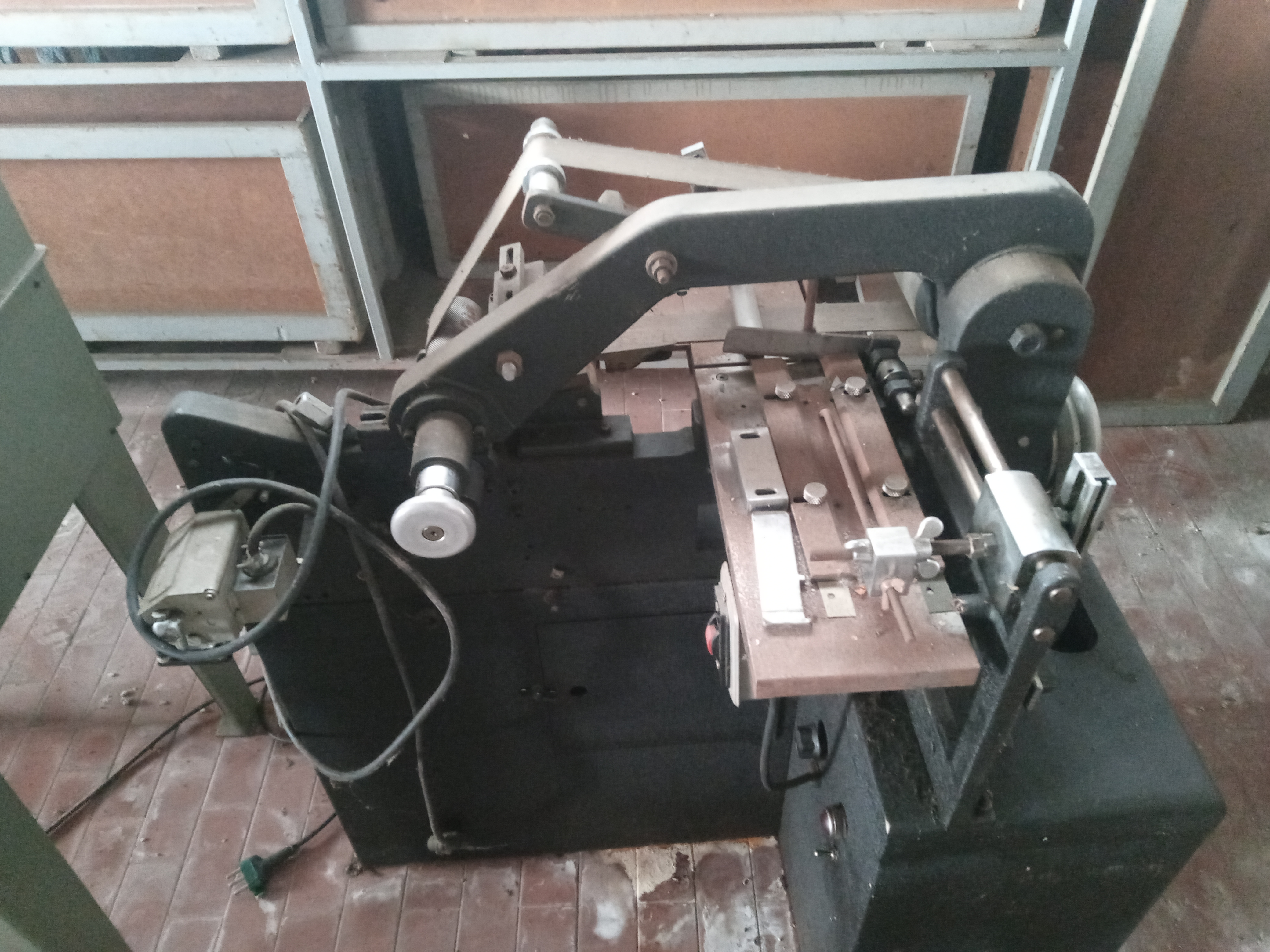 Macchine bordatrici e altre per tessile in vendita - foto 6
