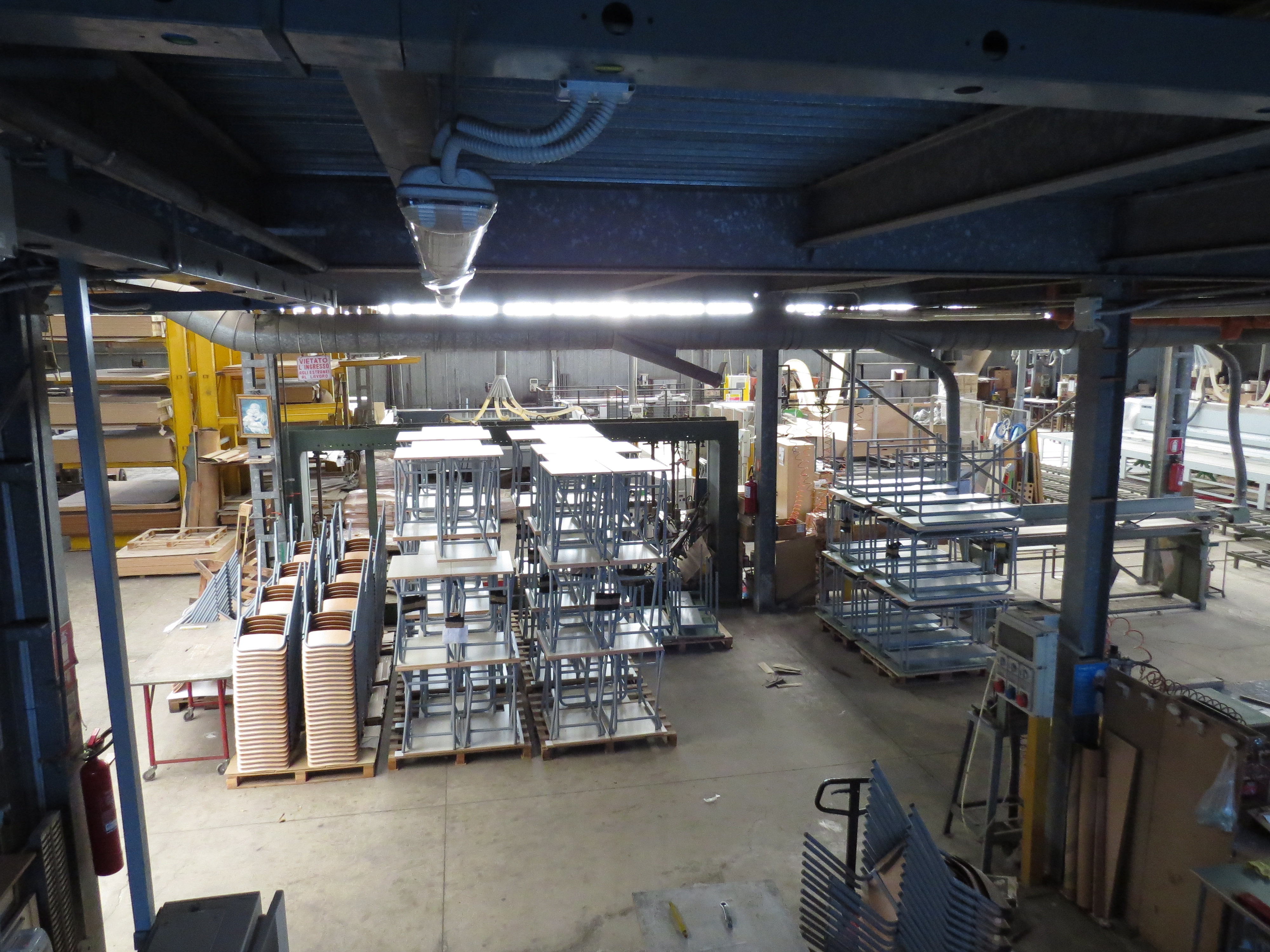 Industria di produzione arredi scolastici funzionante in vendita - foto 8