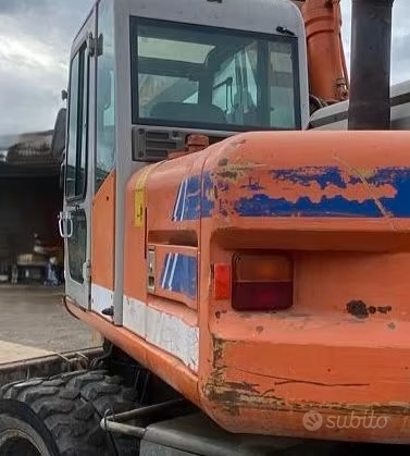 Escavatore gommato in vendita - foto 2