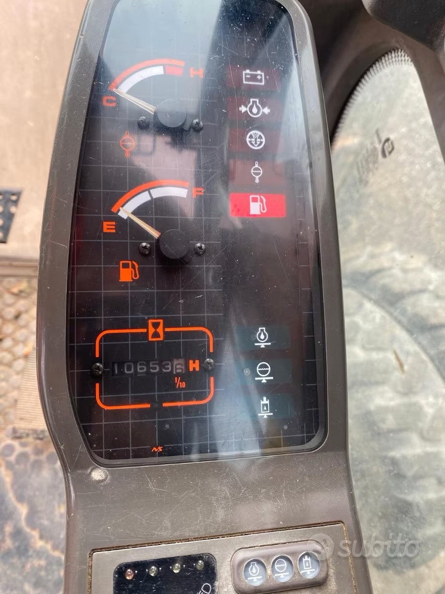 Escavatore gommato in vendita - foto 6