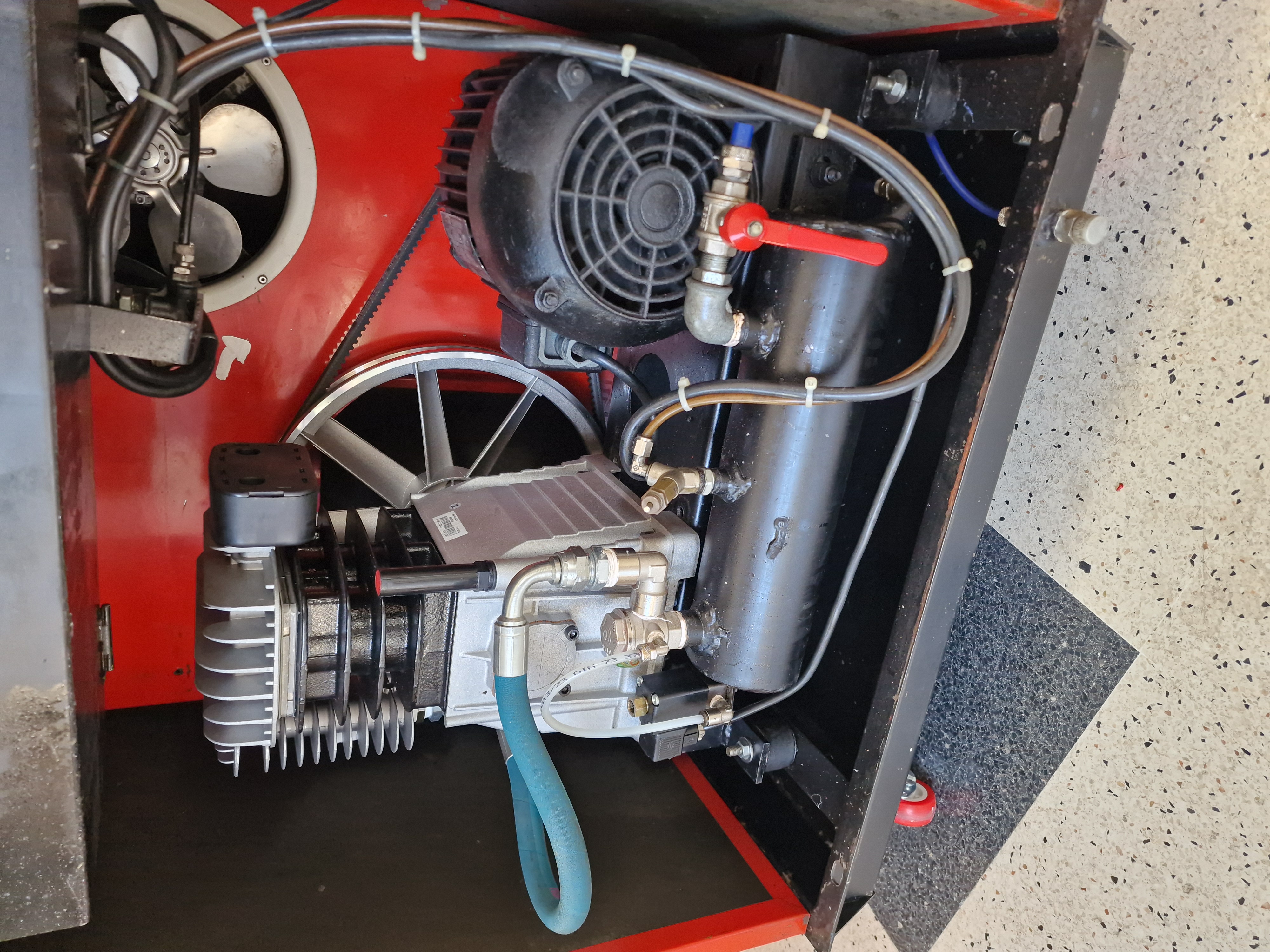 compressore silenziato 3 hp con serbatorio 100 lt  in vendita - foto 2