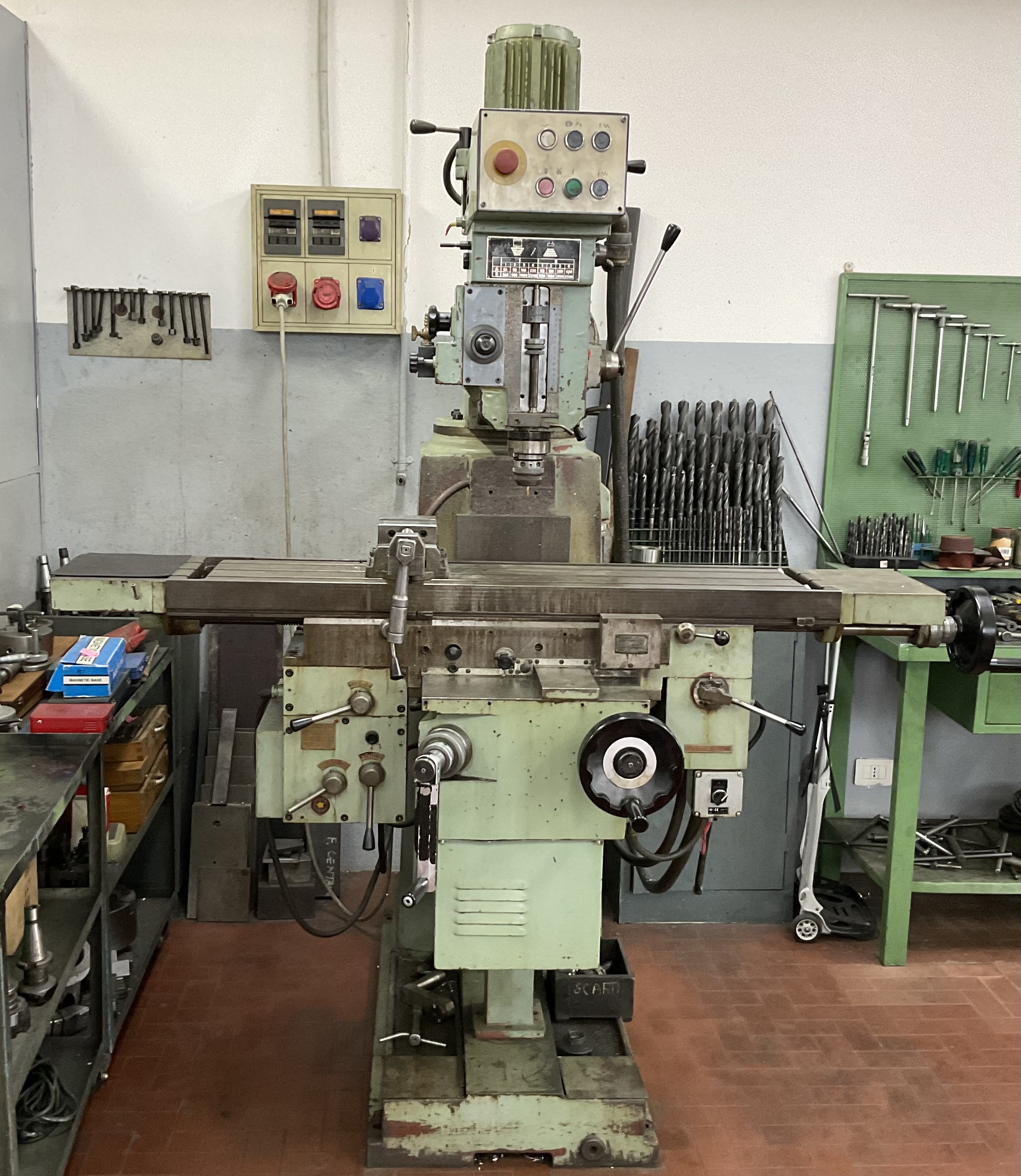 Blocco 7 macchine utensili professionali in vendita in vendita - foto 11