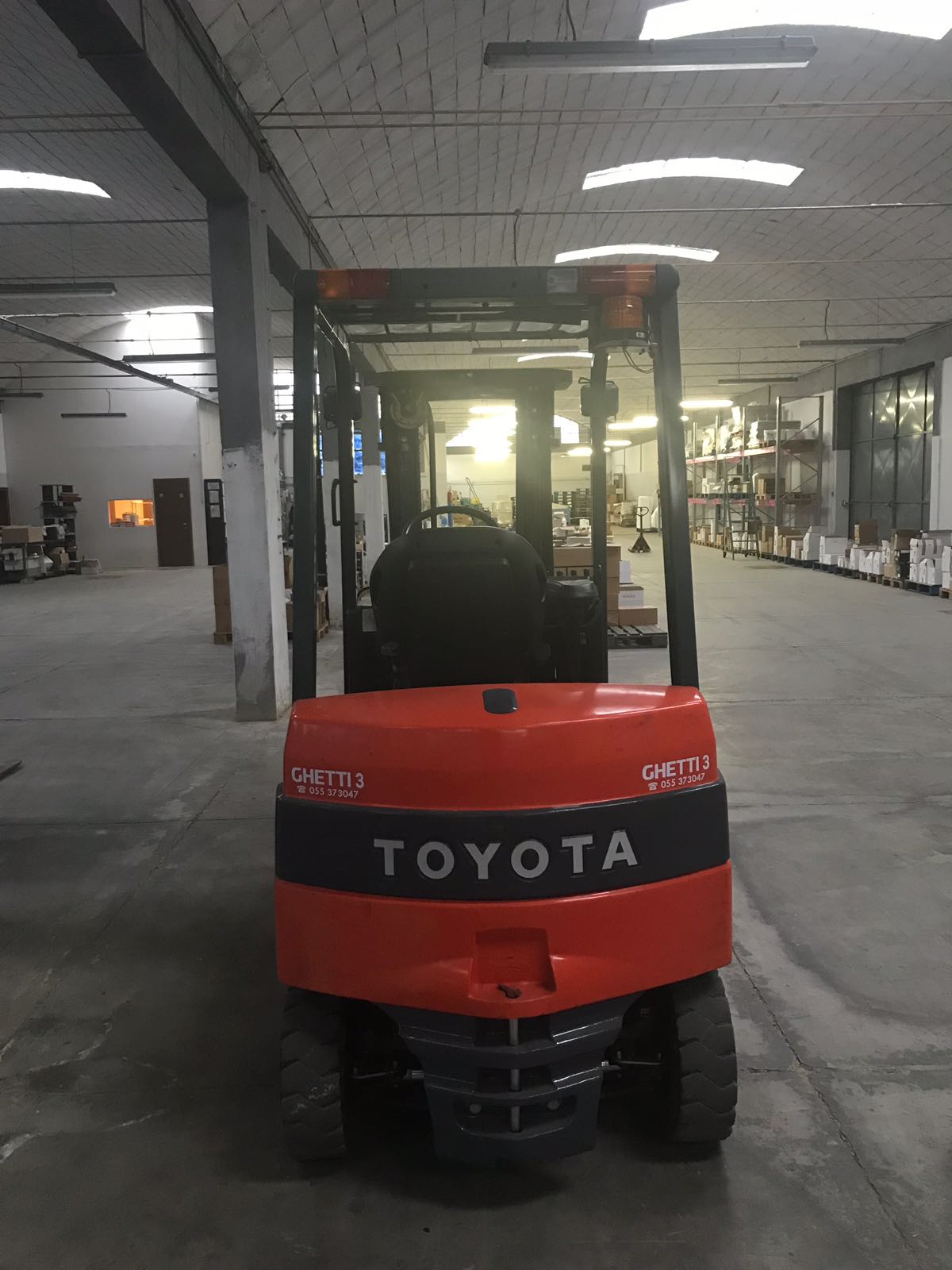 VENDESI CARRELLO ELEVATORE TOYOTA ELETTRICO  25 Q.LI in vendita - foto 9