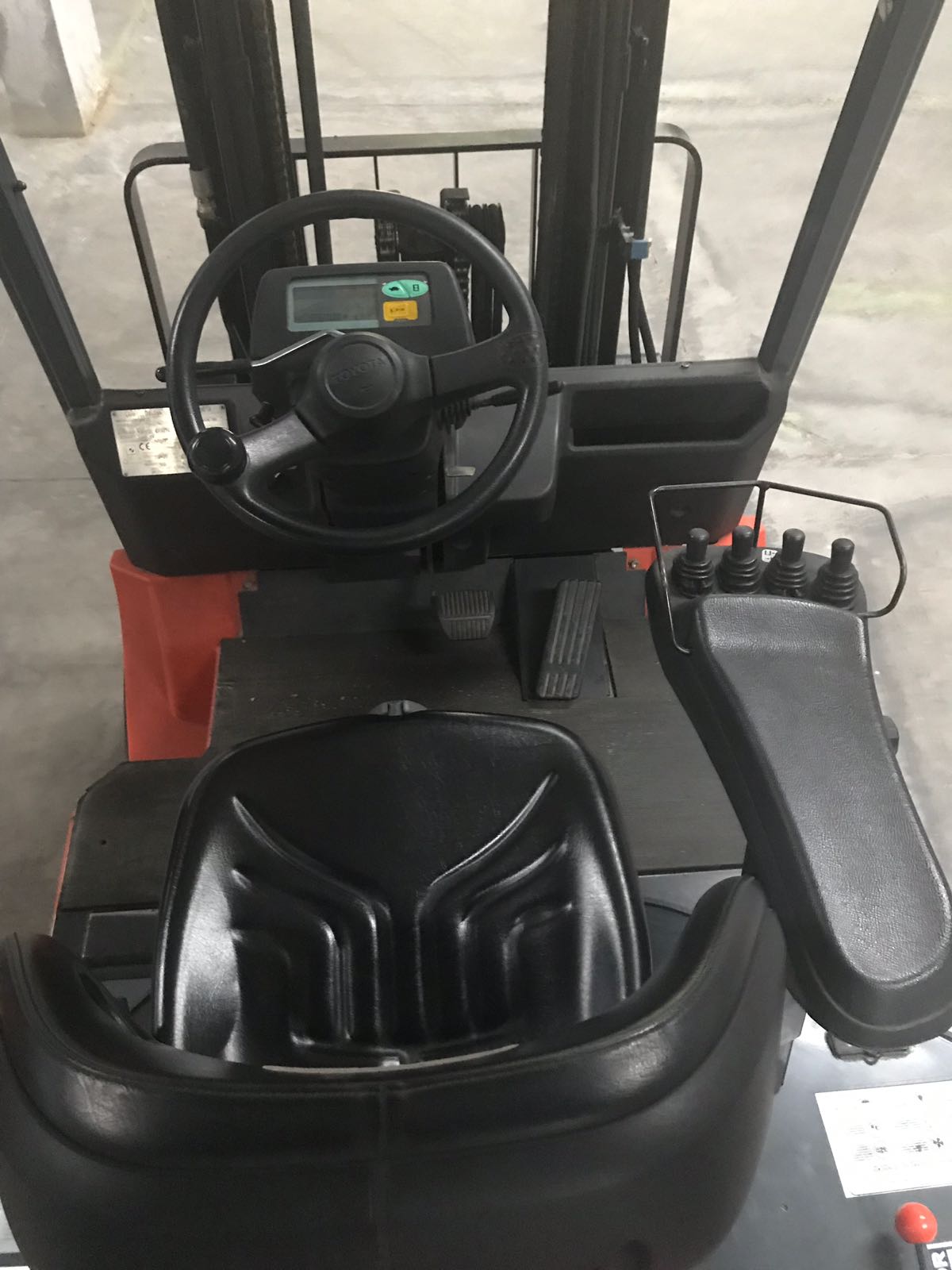 VENDESI CARRELLO ELEVATORE TOYOTA ELETTRICO  25 Q.LI in vendita - foto 13