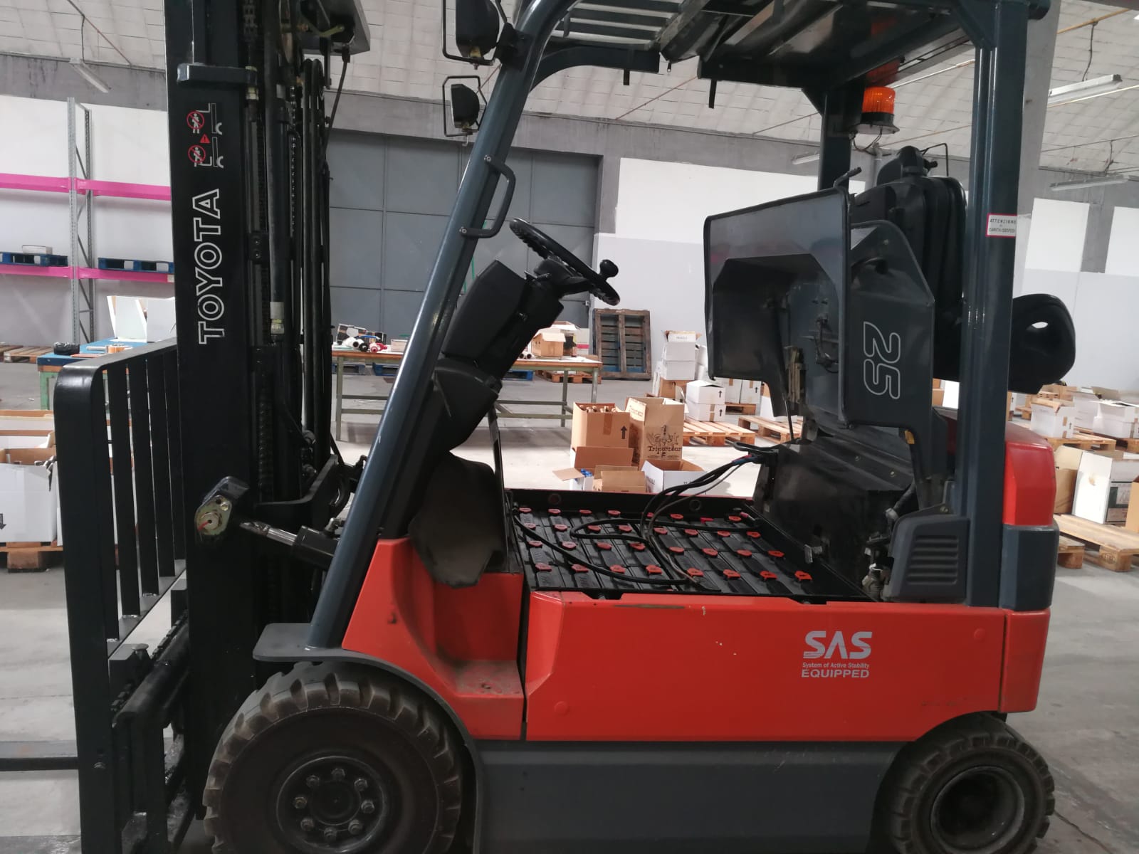 VENDESI CARRELLO ELEVATORE TOYOTA ELETTRICO  25 Q.LI in vendita - foto 10