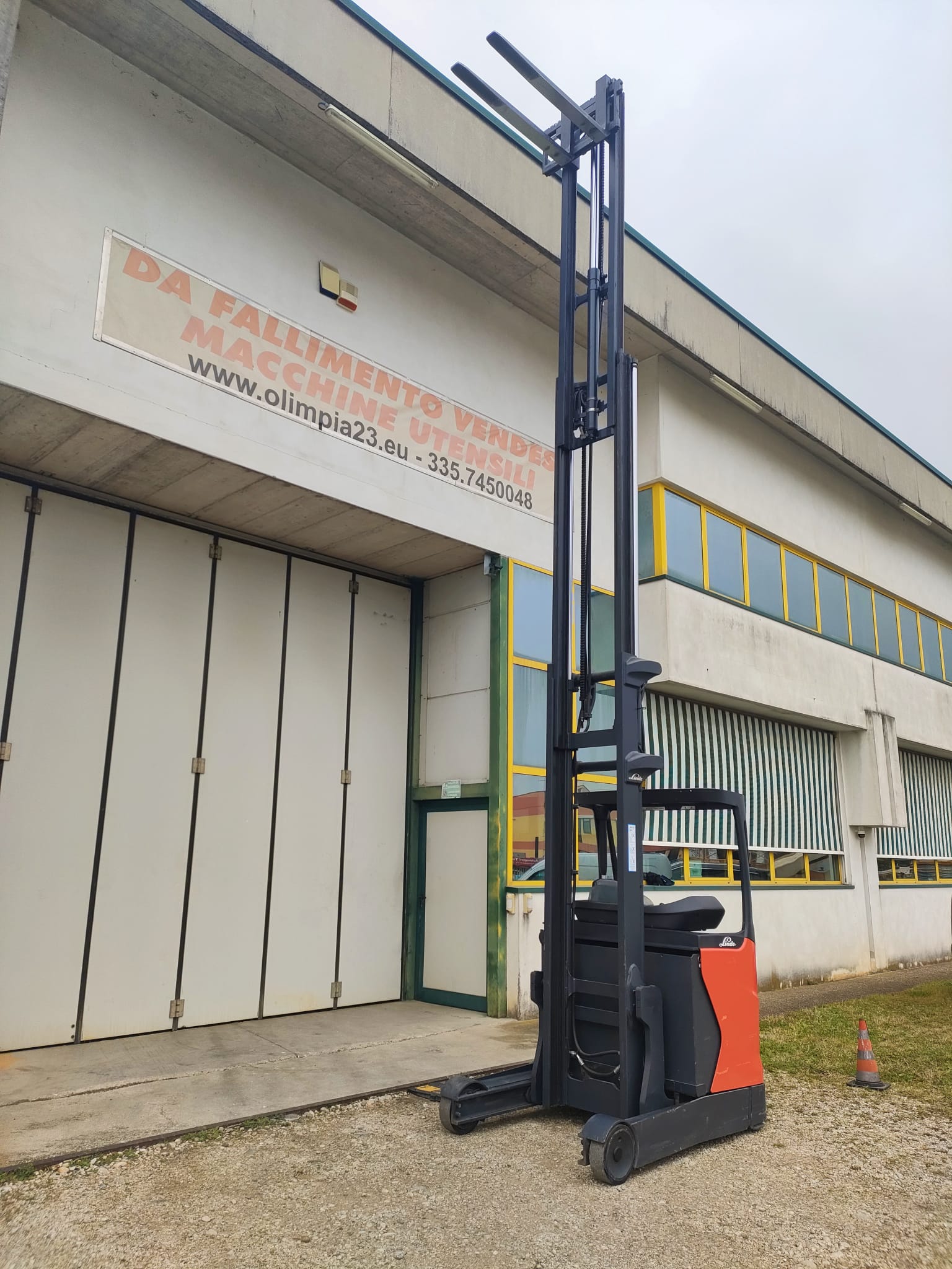 Carrello elevatore retrattile LINDE R 16 B - 01 in vendita - foto 4