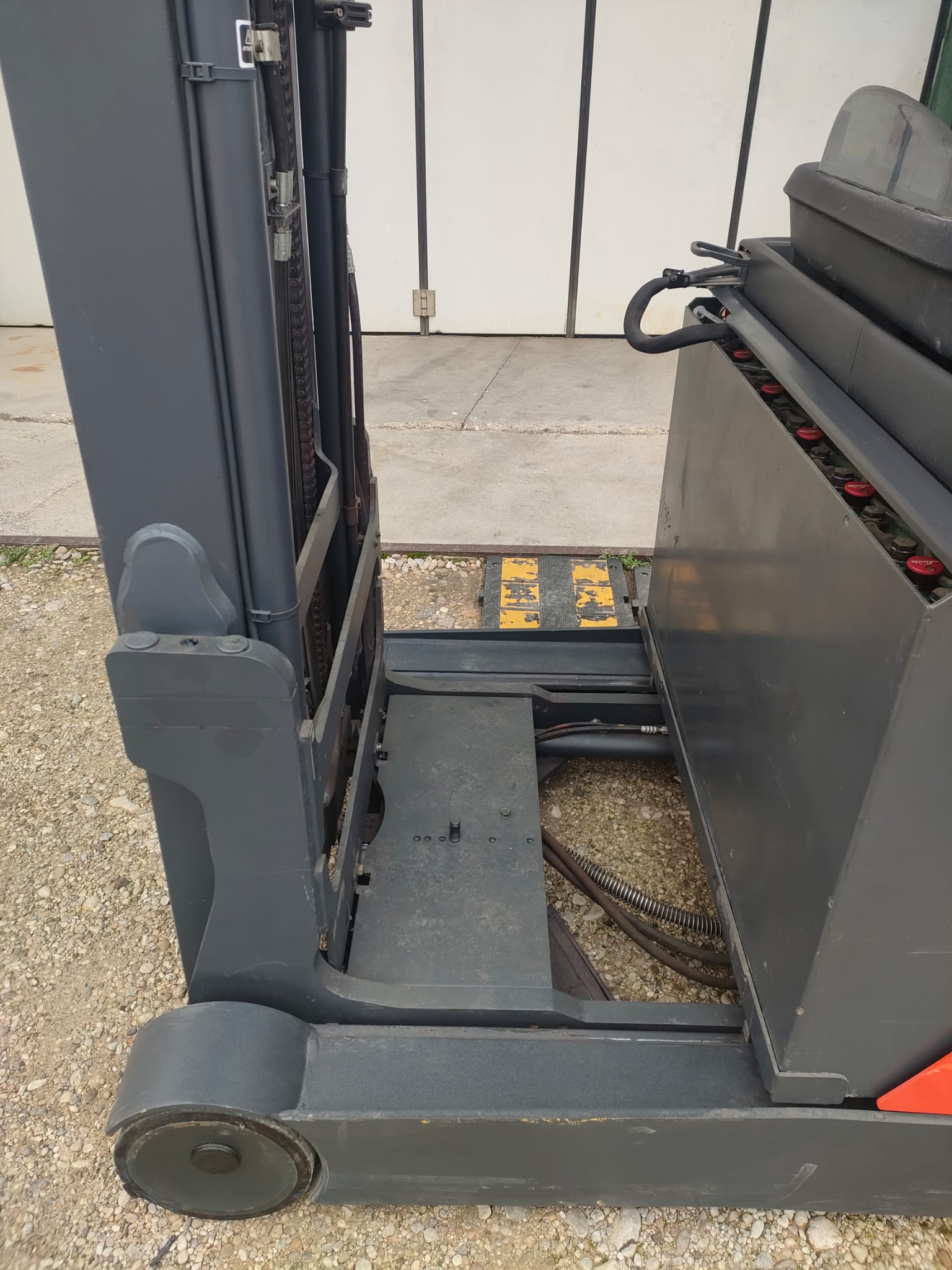 Carrello elevatore retrattile LINDE R 16 B - 01 in vendita - foto 6