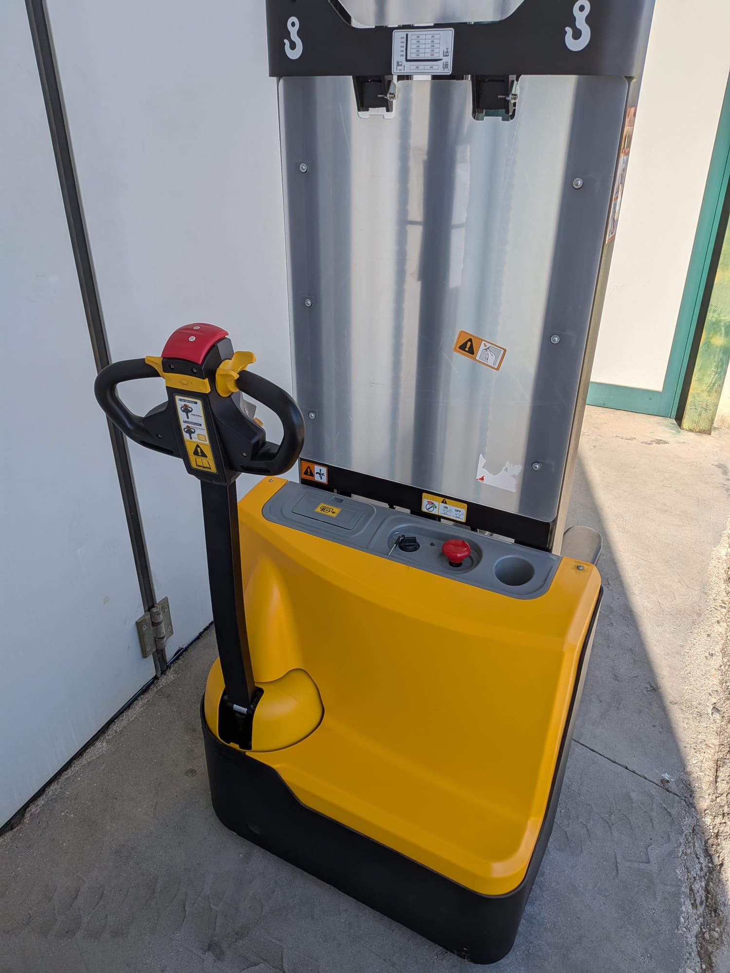 Transpallet elettrico 1500 KG in vendita - foto 2