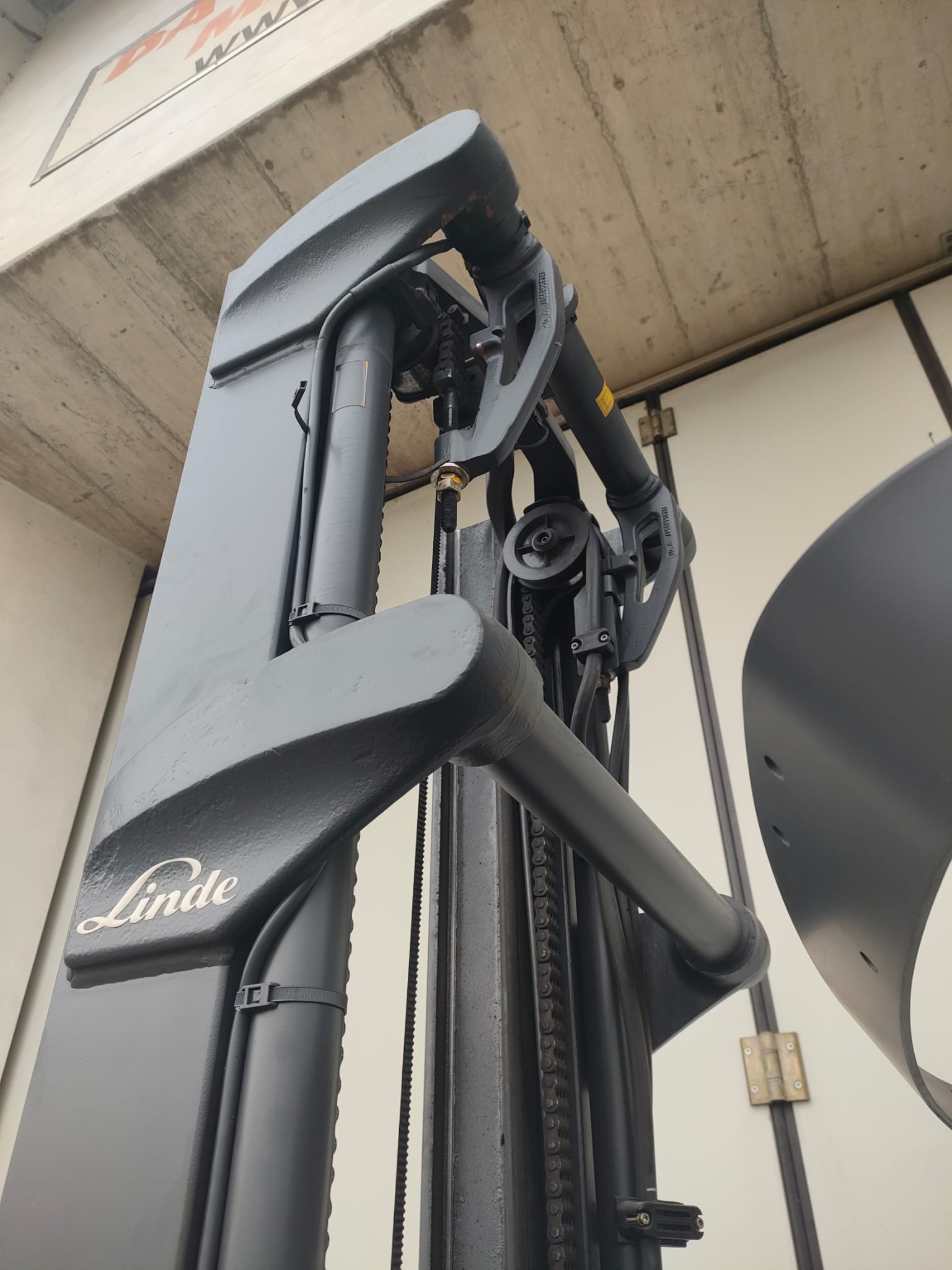 Carrello elevatore retrattile LINDE R 16 B - 01 in vendita - foto 8