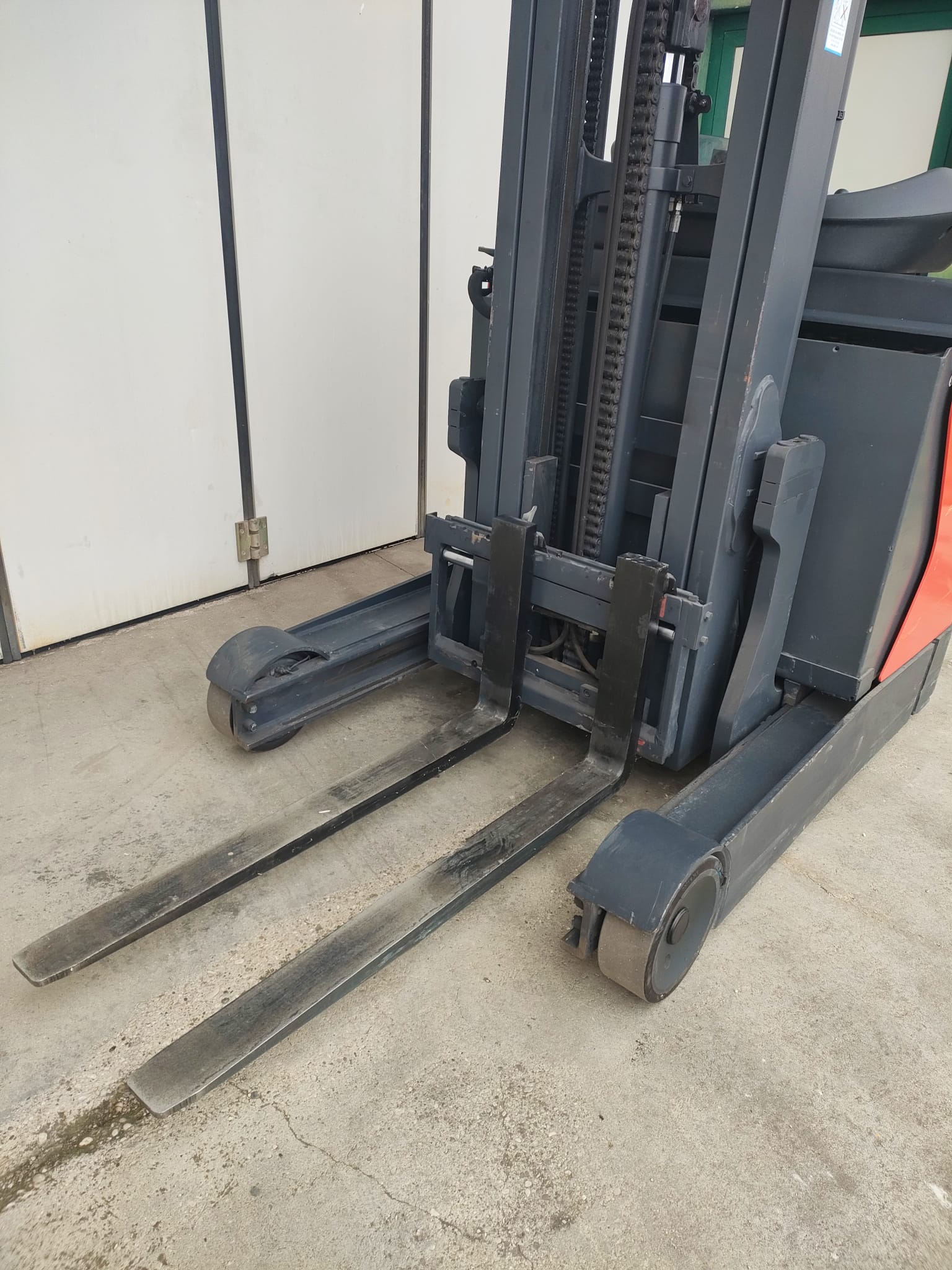 Carrello elevatore retrattile LINDE R 16 B - 01 in vendita - foto 8