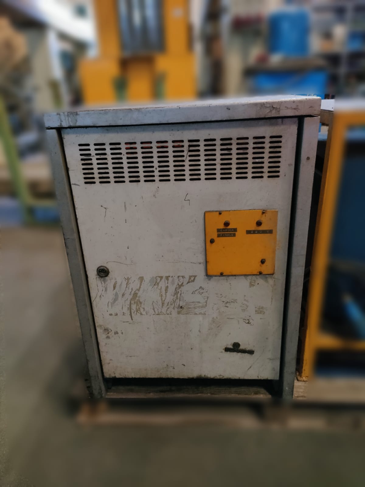 Caricabatterie vari per carrelli elevatori in vendita - foto 2