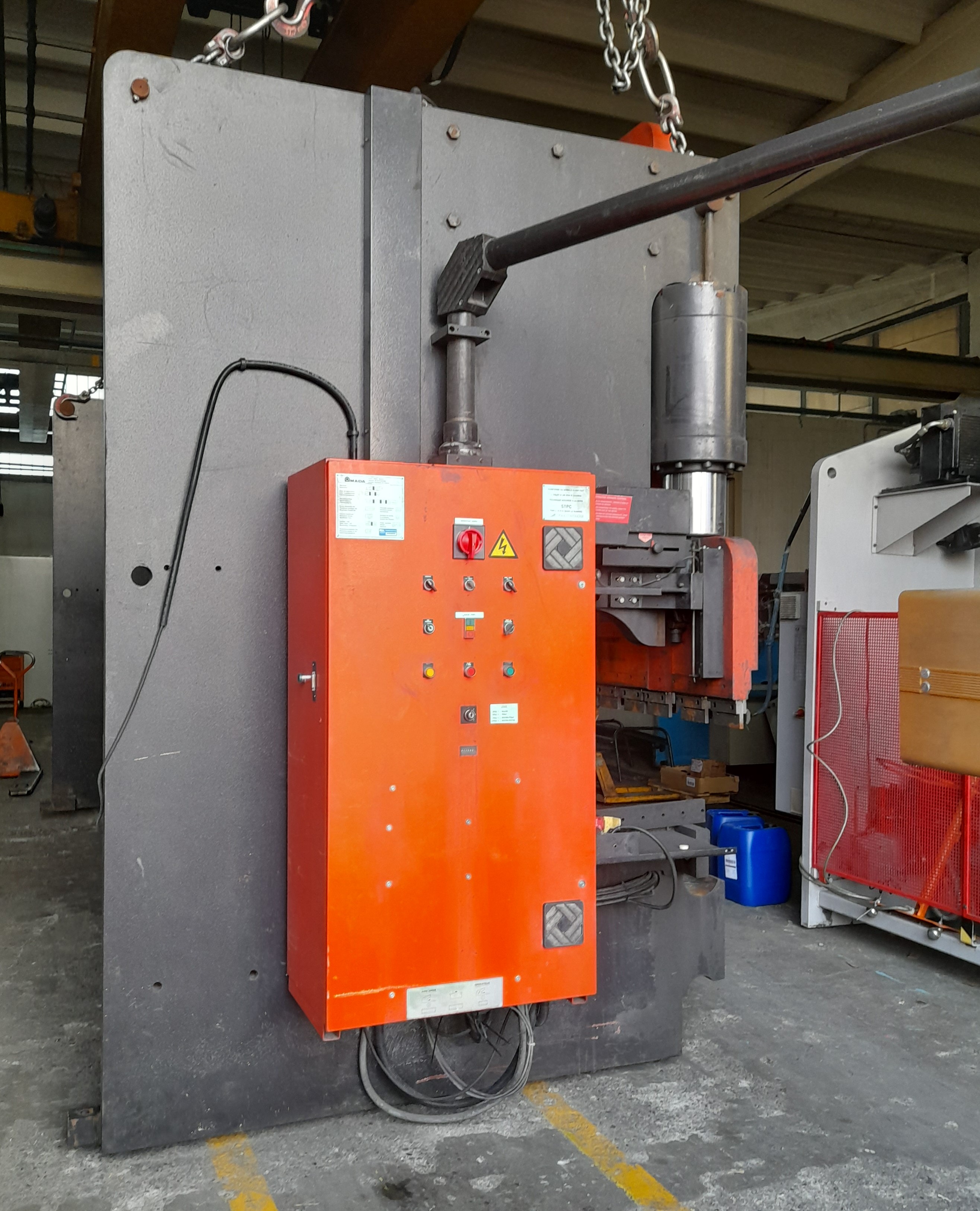 PRESSA PIEGATRICE AMADA 6000X250 TON STPC in vendita - foto 4