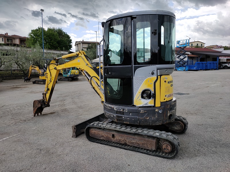 Miniescavatore usato NEW HOLLAND E22.2SR in vendita - foto 3