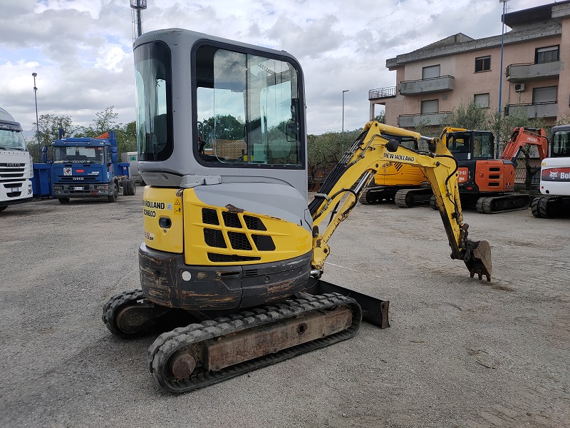 Miniescavatore usato NEW HOLLAND E22.2SR in vendita - foto 2