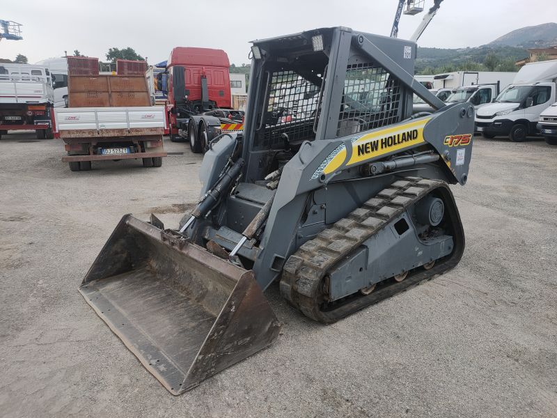 Minipala usata NEW HOLLAND C175 in vendita - foto 4