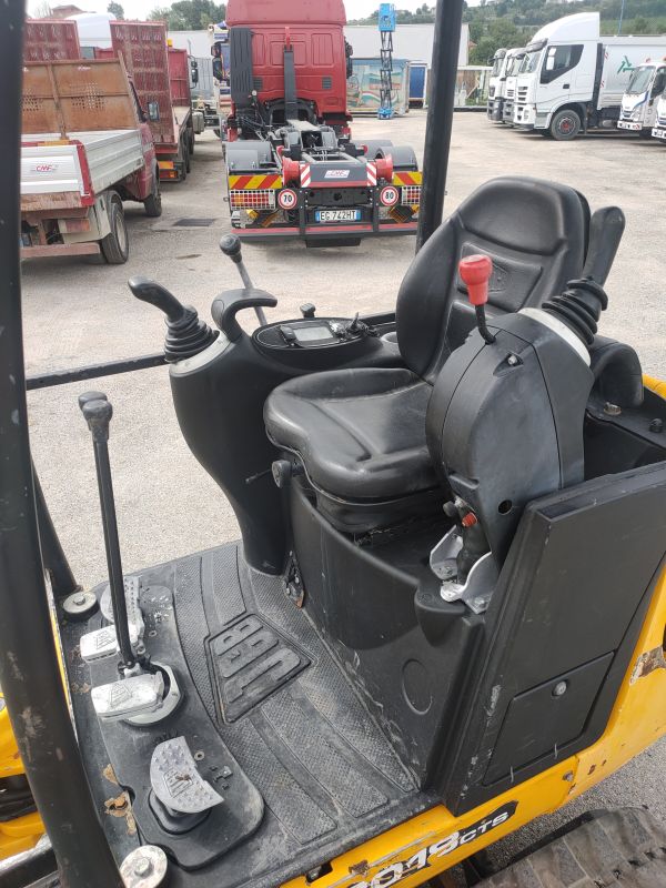 Miniescavatore usato JCB 8018 in vendita - foto 6