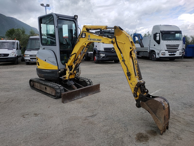 Miniescavatore usato NEW HOLLAND E22.2SR in vendita - foto 1