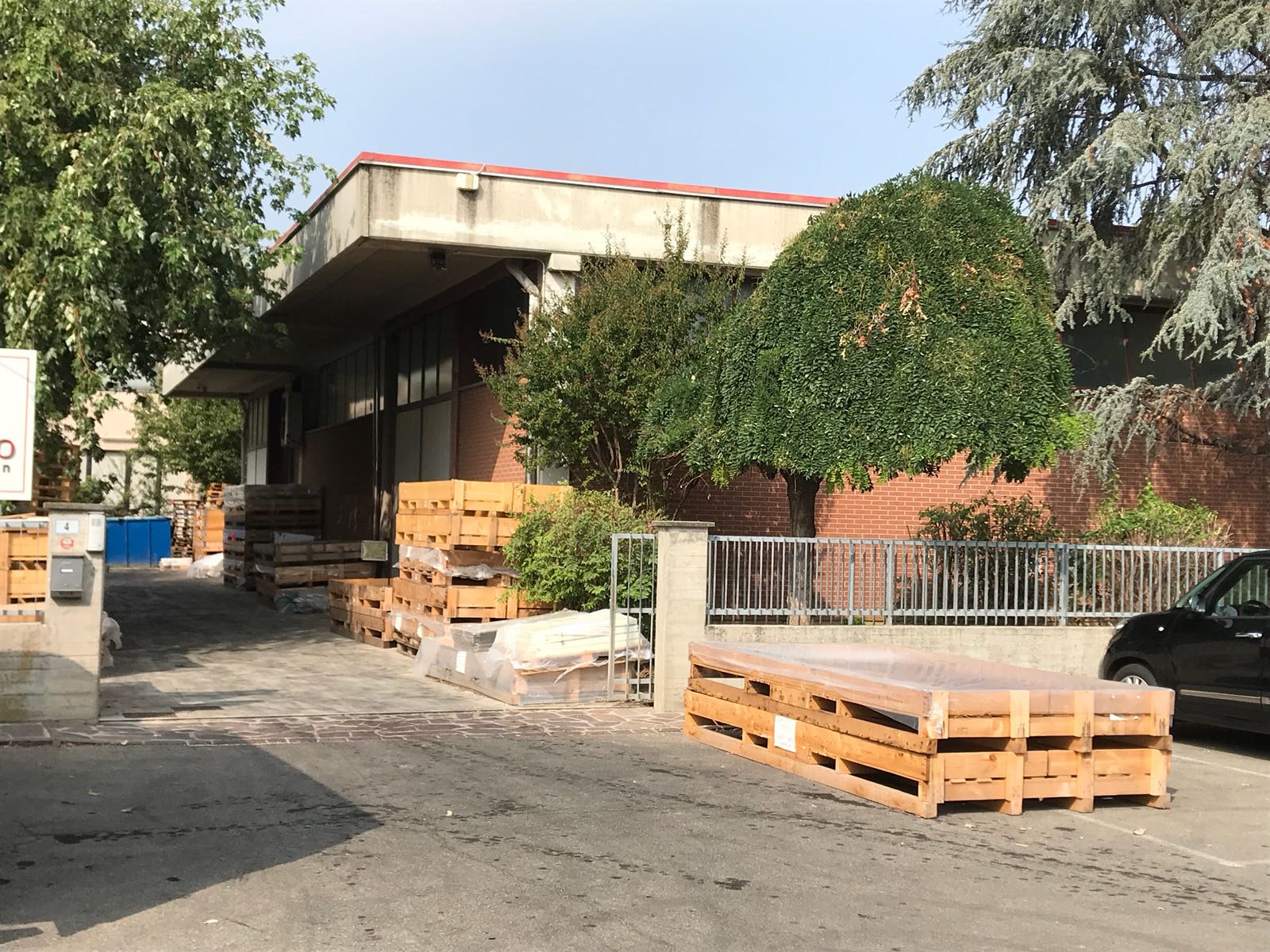 CAPANNONE CON PALAZZINA UFFICI in vendita - foto 2