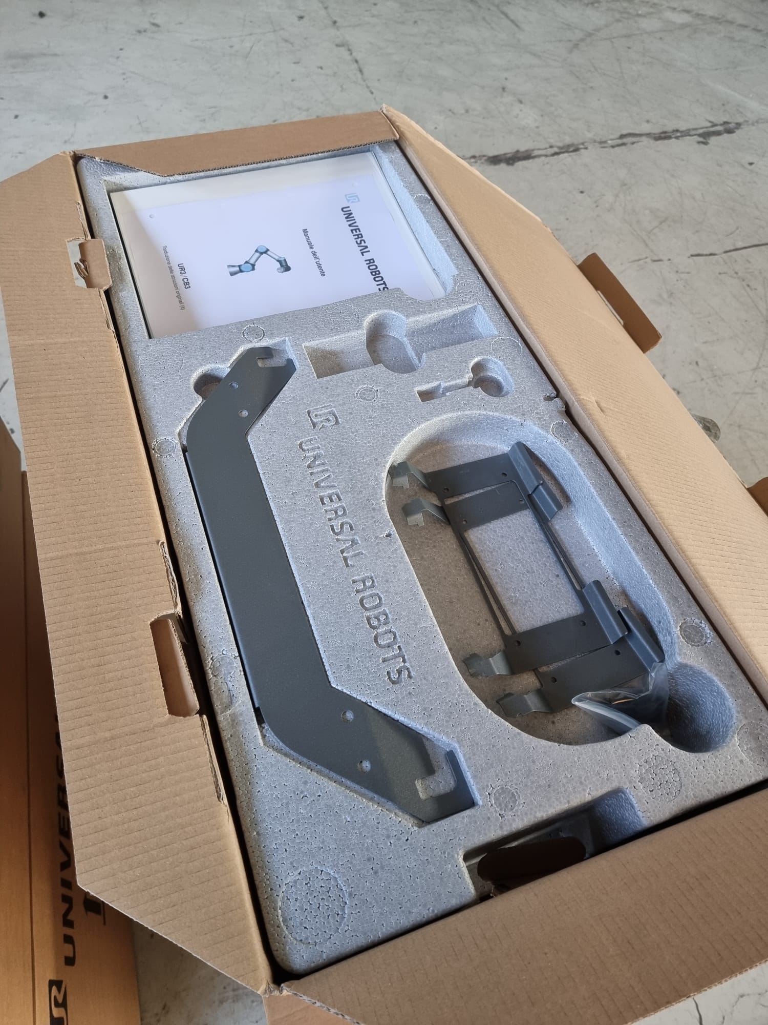 ROBOT COLLABORATIVO UR3 - POCHE ORE DI FUNZIONAMENTO in vendita - foto 6