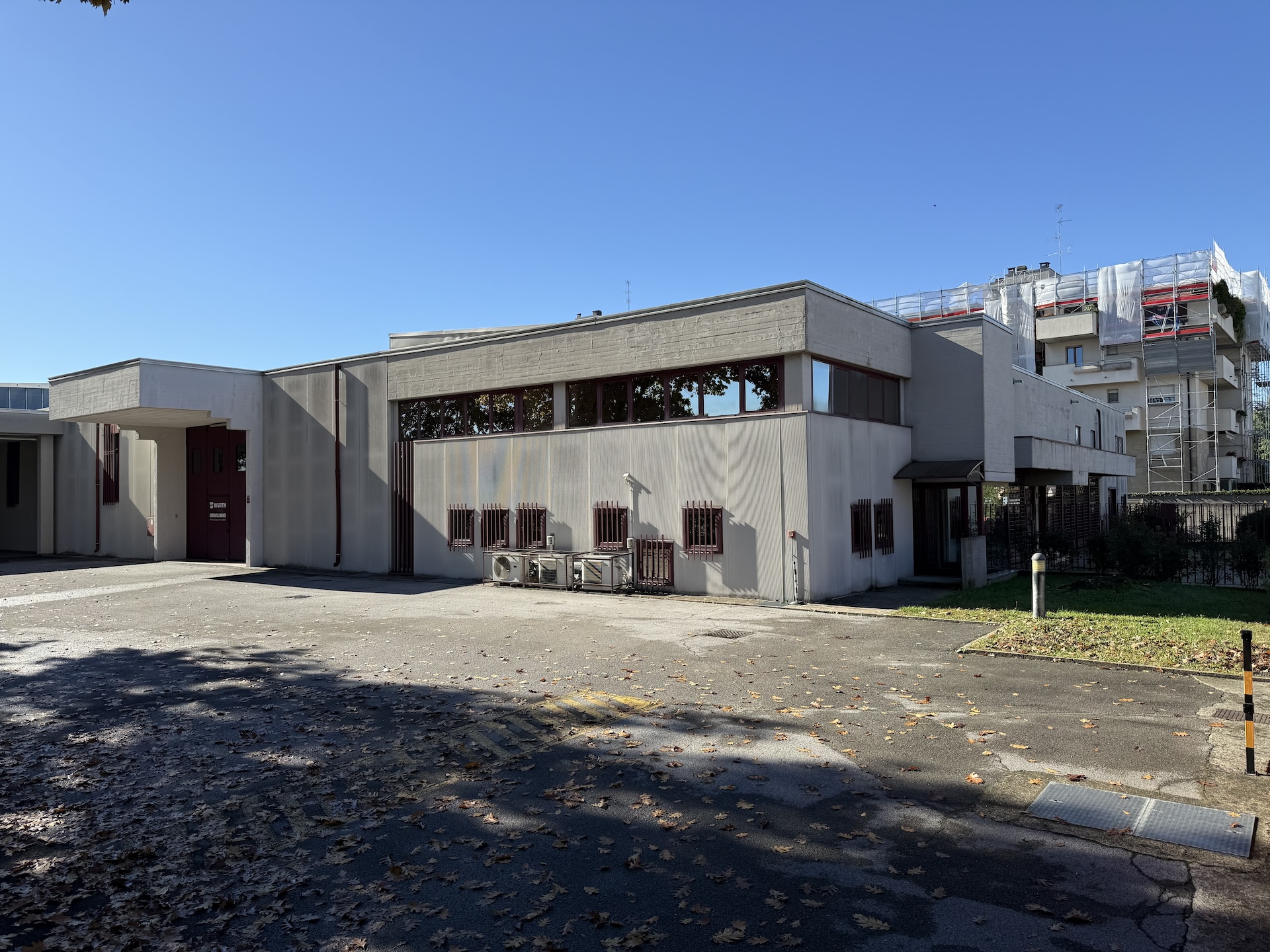 CAPANNONE con uffici e vetrine fronte strada in vendita - foto 2