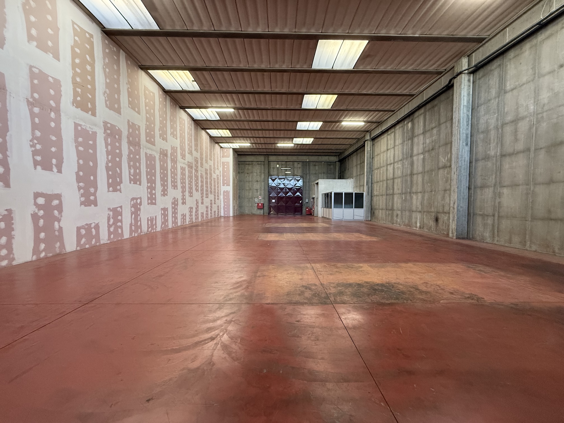 CAPANNONE con uffici e vetrine fronte strada in vendita - foto 6