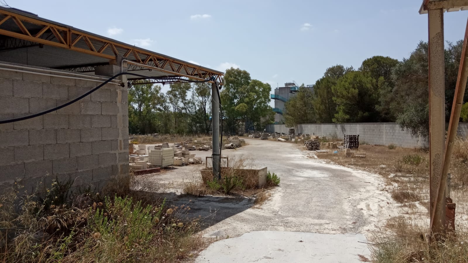 FABBRICATO + TETTOIE + PIAZZALE + TERRENO in vendita - foto 12