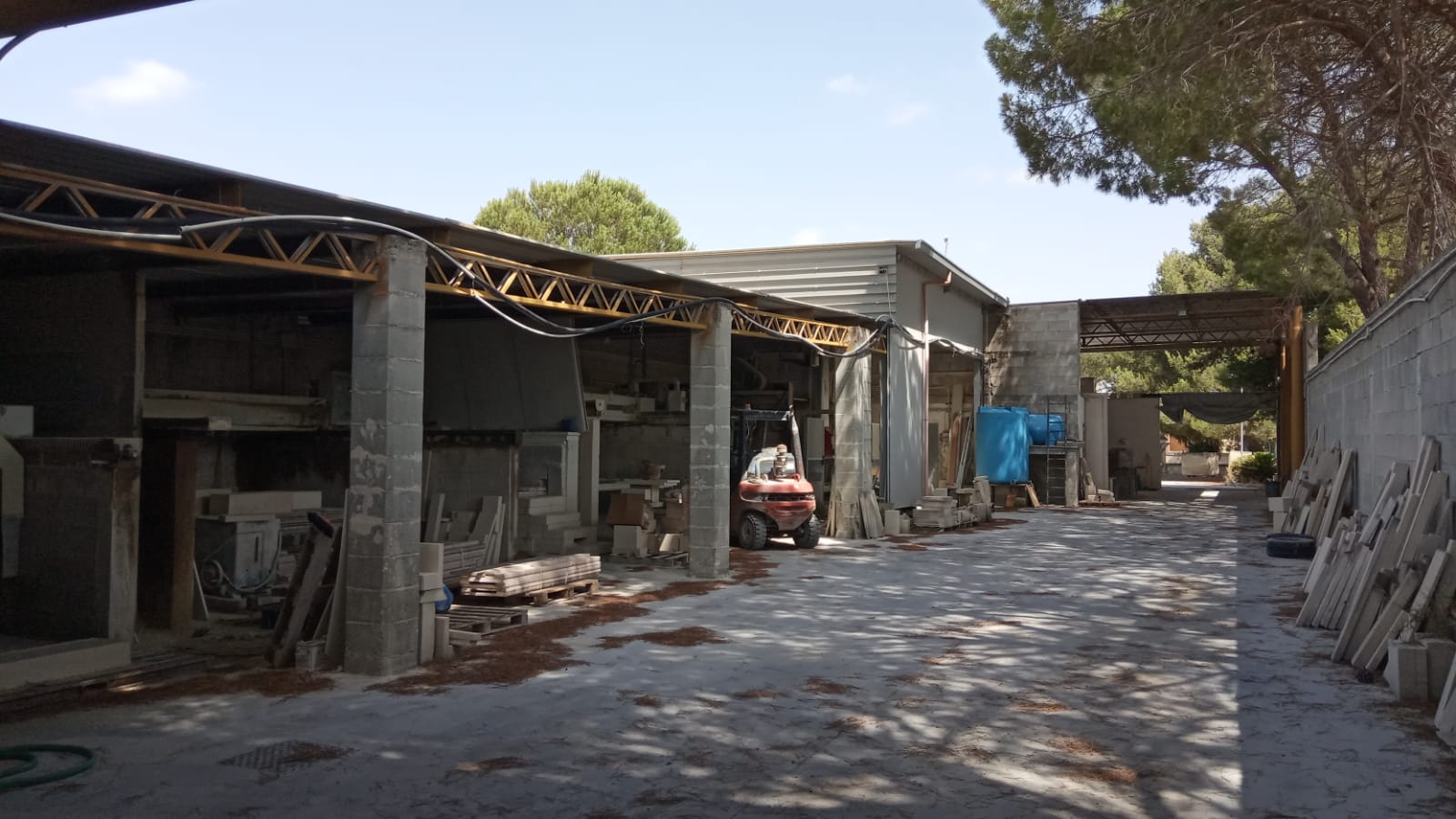 FABBRICATO + TETTOIE + PIAZZALE + TERRENO in vendita - foto 8