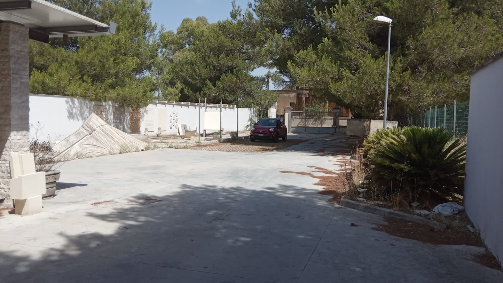 FABBRICATO + TETTOIE + PIAZZALE + TERRENO in vendita - foto 2