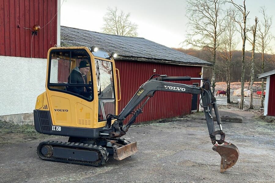Miniescavatore VOLVO EC15B con benne in vendita - foto 1