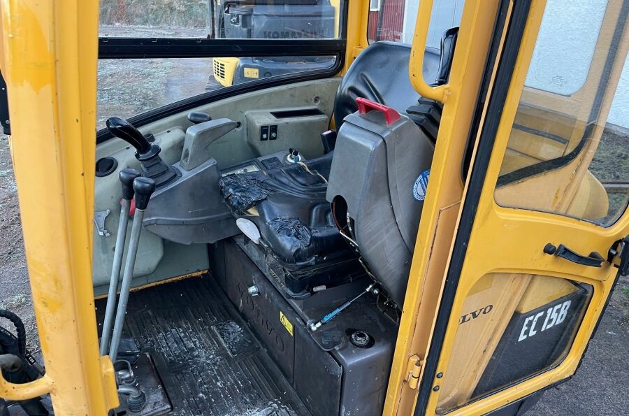 Miniescavatore VOLVO EC15B con benne in vendita - foto 3