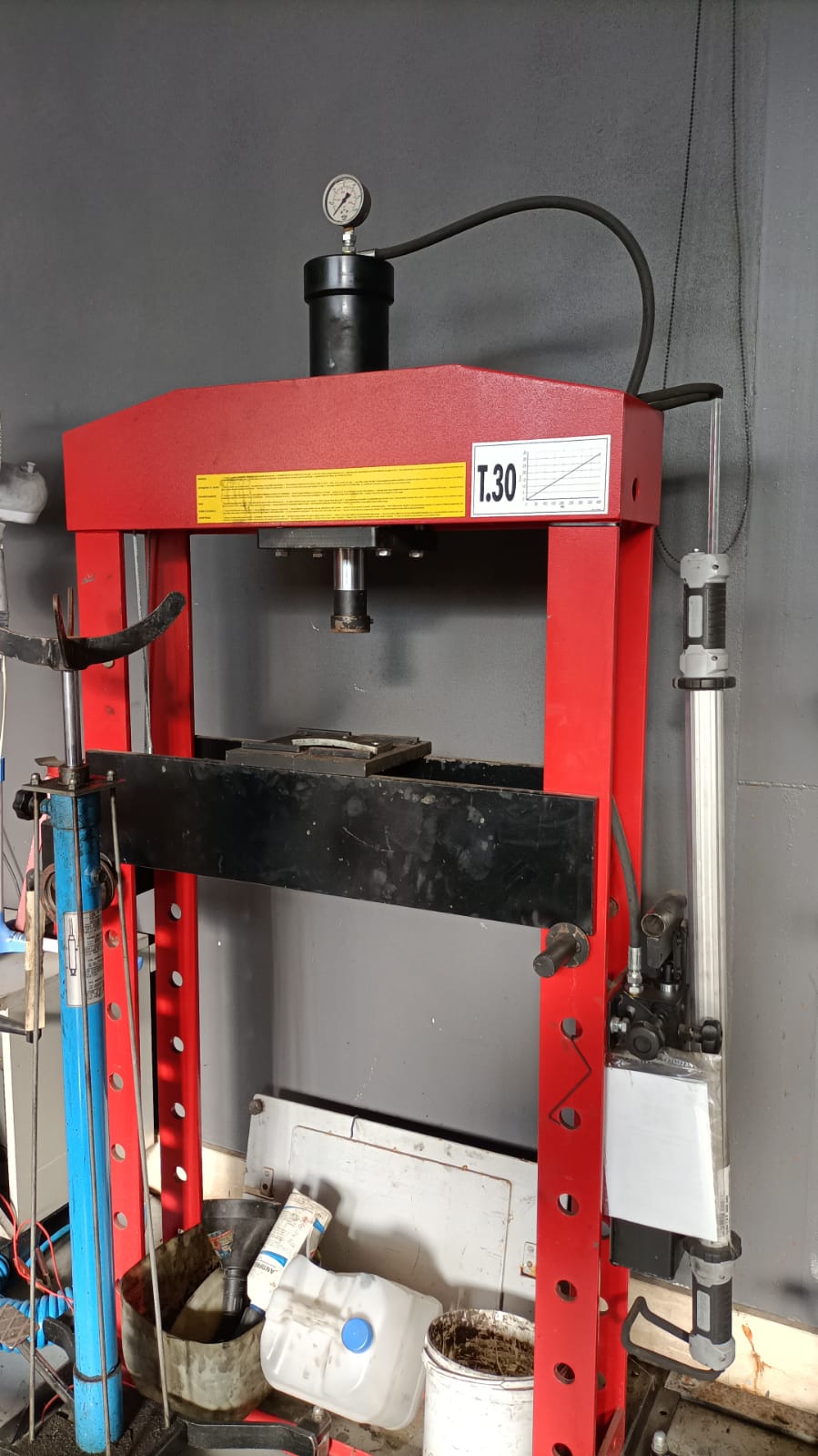 ATTREZZATURA OFFICINA GOMMISTA E REVISIONE AUTO in vendita - foto 3