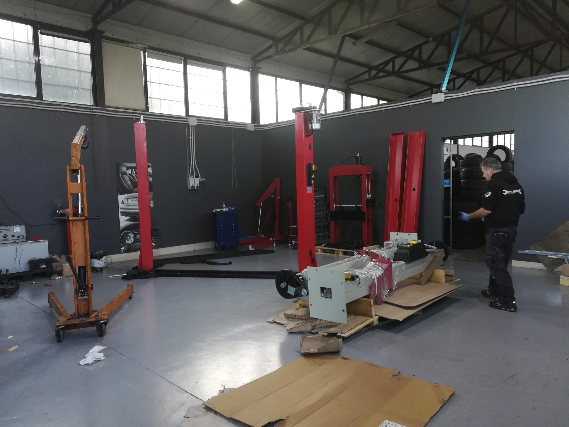 ATTREZZATURA OFFICINA GOMMISTA E REVISIONE AUTO in vendita - foto 2
