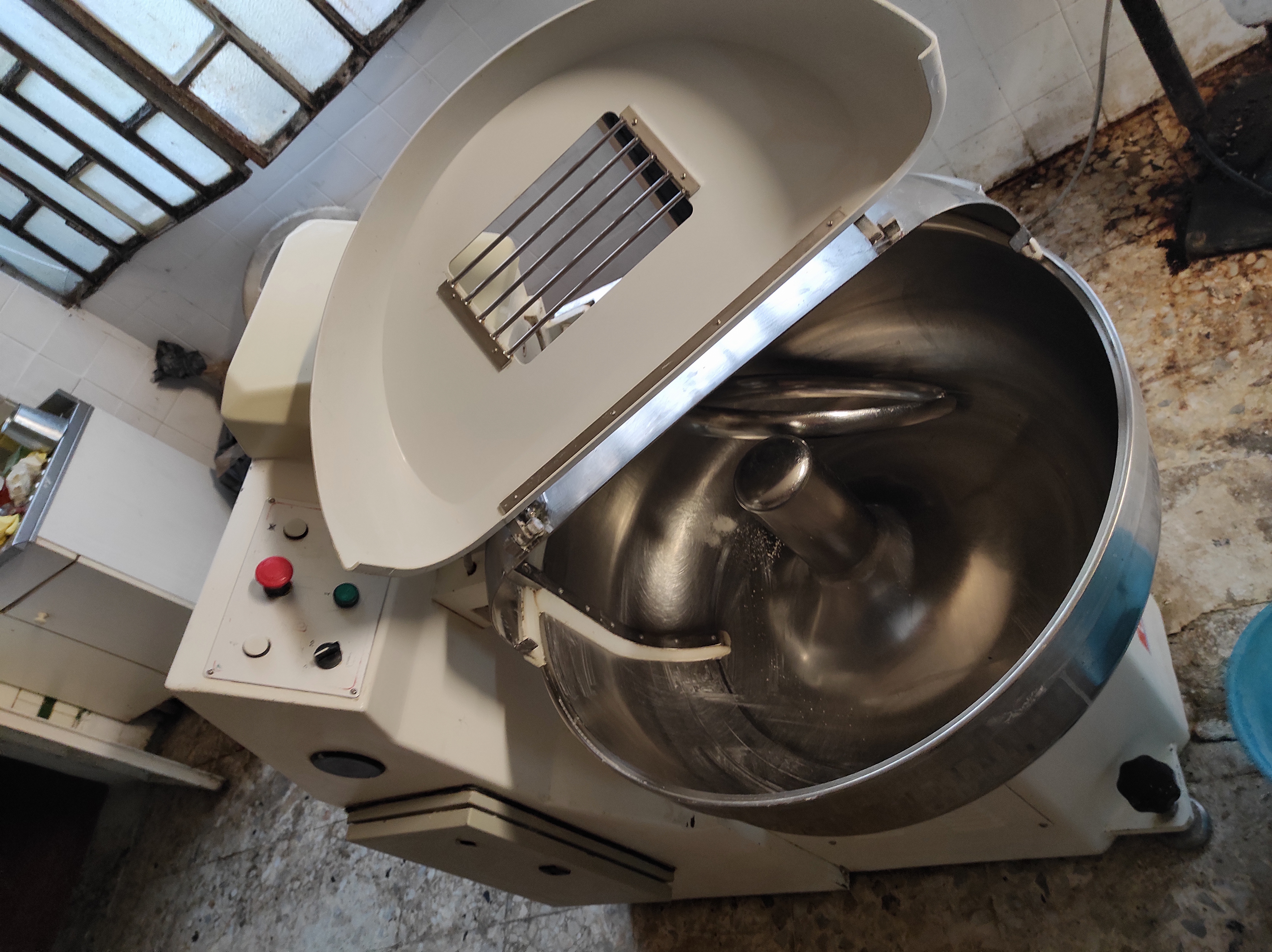 VENDO Impastatrice grande a spirale  in vendita - foto 1