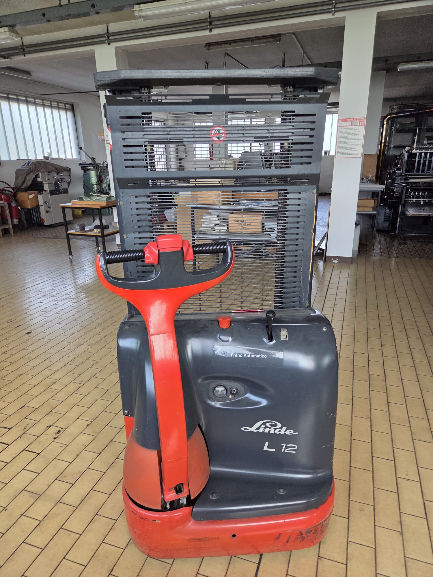 stoccatore elettrico linde l 12 solleva 2.9 mt in vendita - foto 1